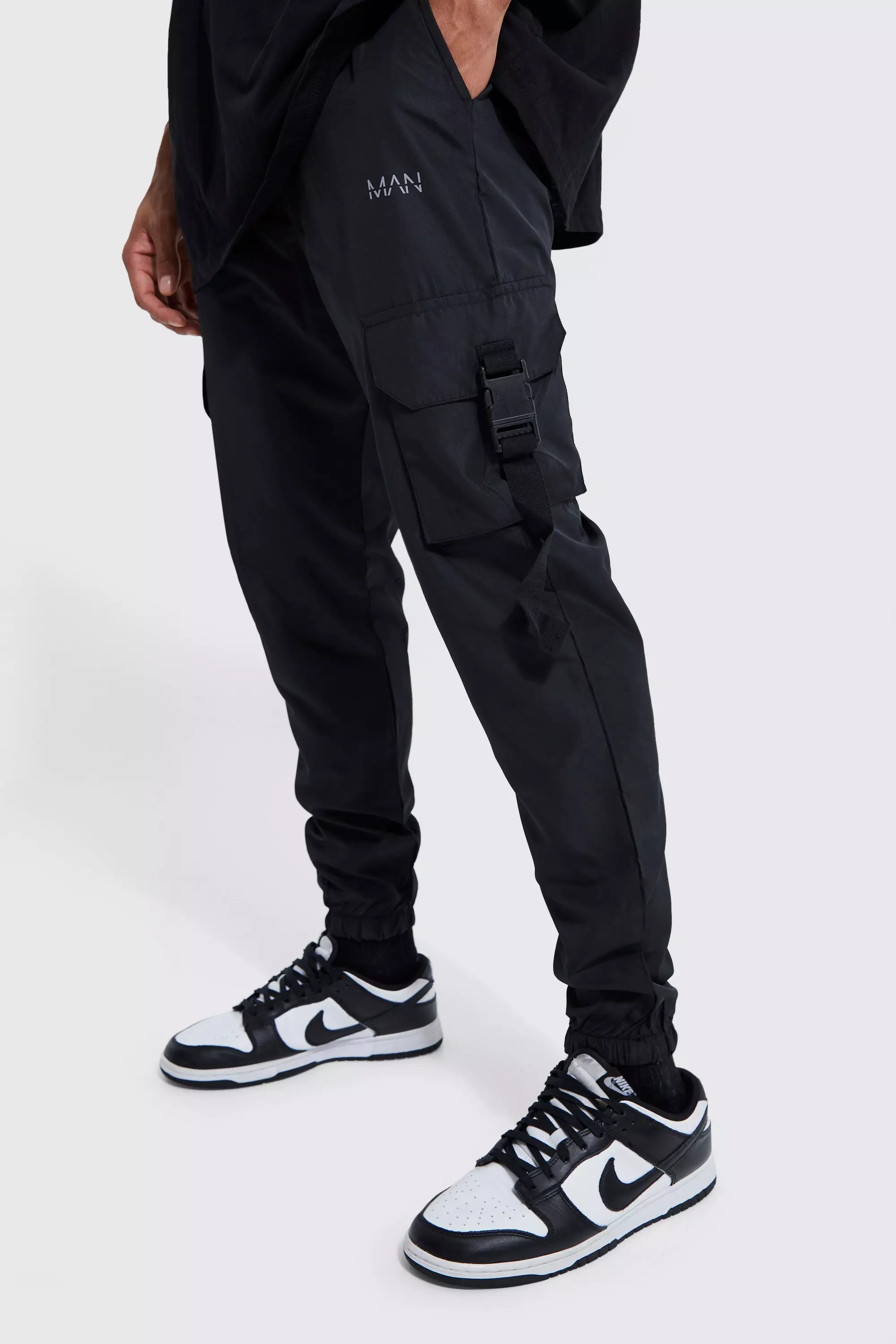 Elastic Waist Slim Fit Man Shell Cargo Jogger