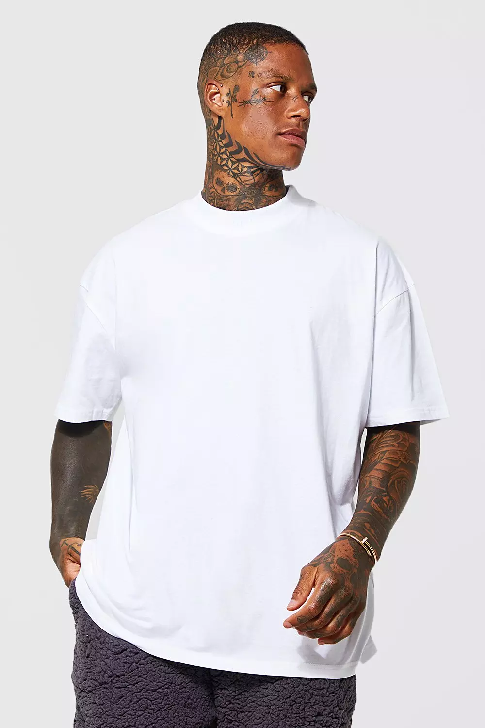 boohooMAN Men's Oversized Extended Neck Graphic T-Shirt