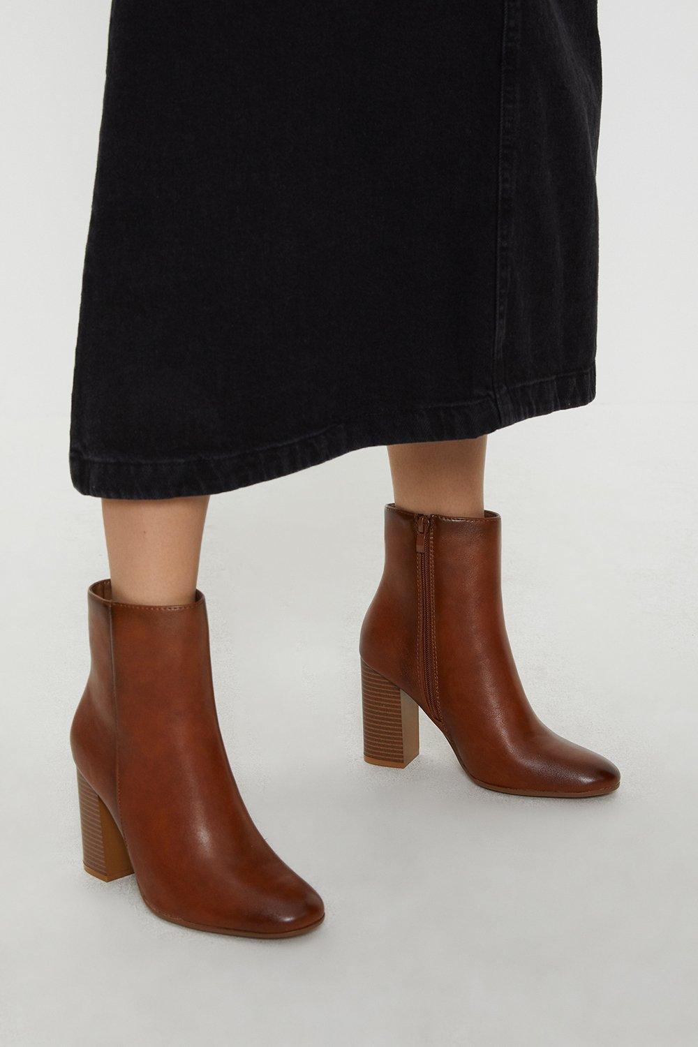 Round Toe Stacked Heel Ankle Bootstan