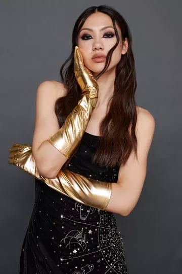 Overarm Metallic Gloves