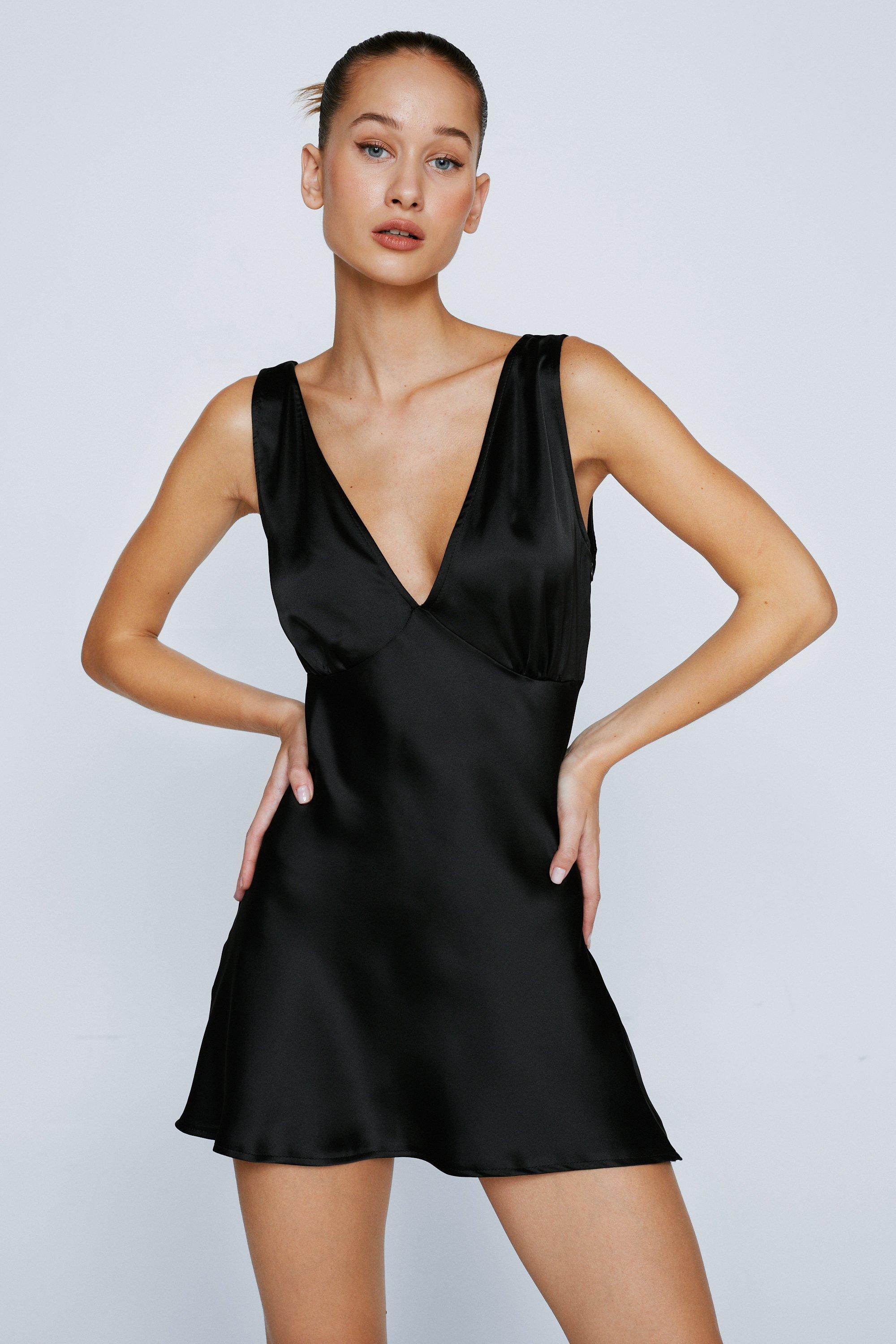 Petite - Mini Dressing Gown Satinée À Col V - 32 - Nasty Gal - Modalova