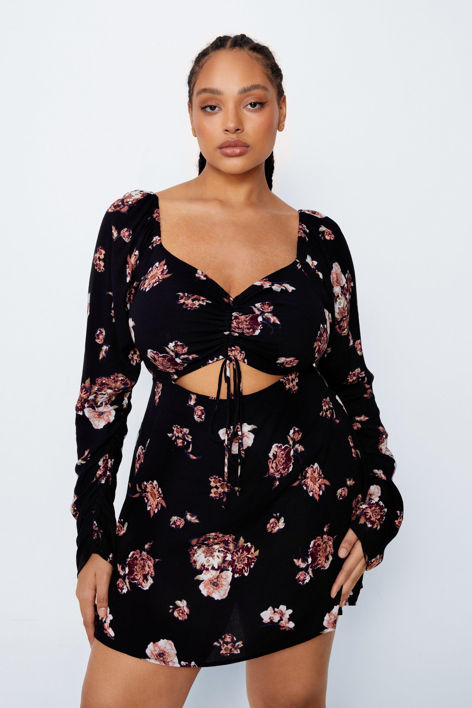 Grande Taille - Dressing Gown Patineuse Fleurie Froncée - 52 - Nasty Gal - Modalova