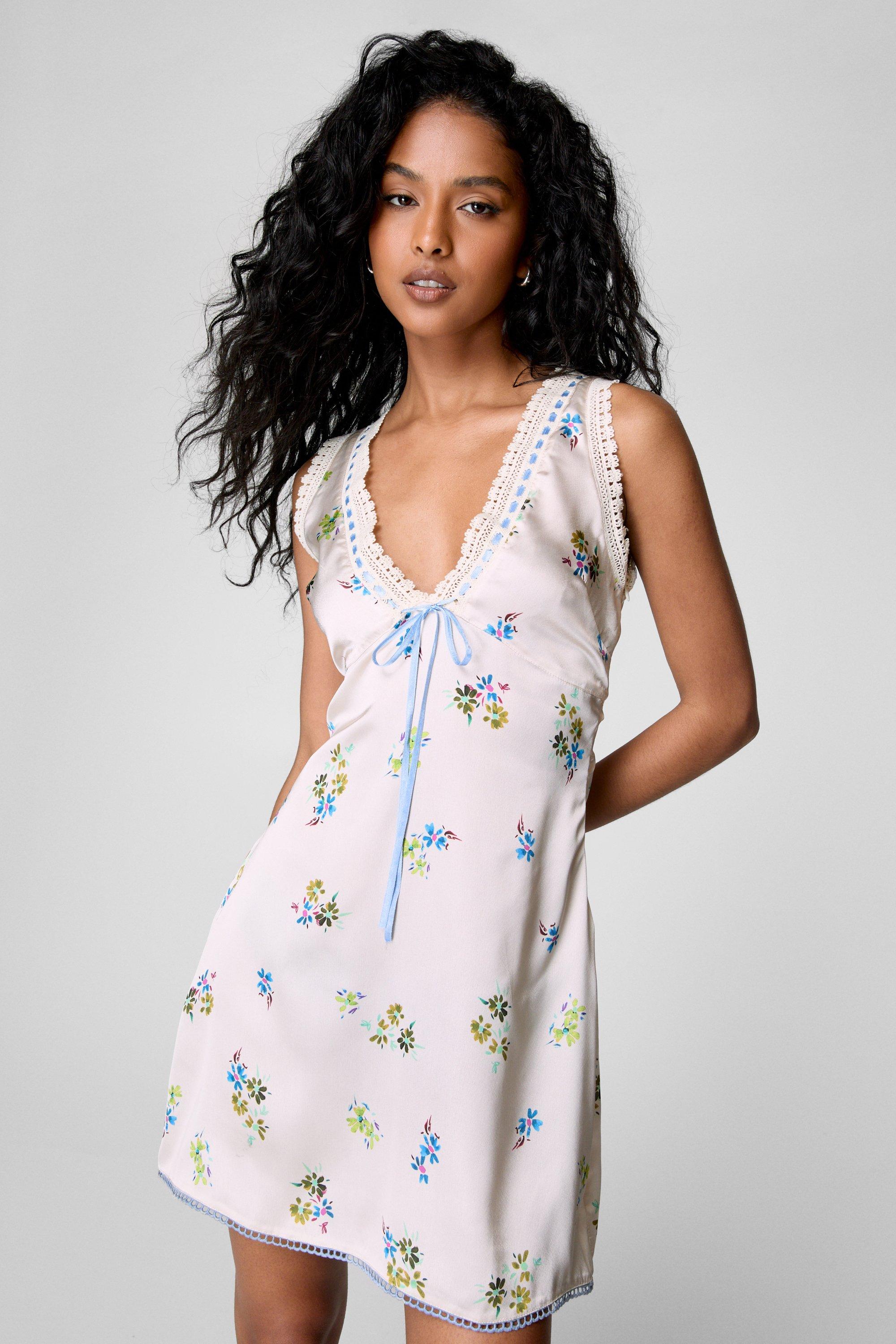 Satin Ditsy Ribbon Trim Bow Mini Dress - 32 - Nasty Gal - Modalova