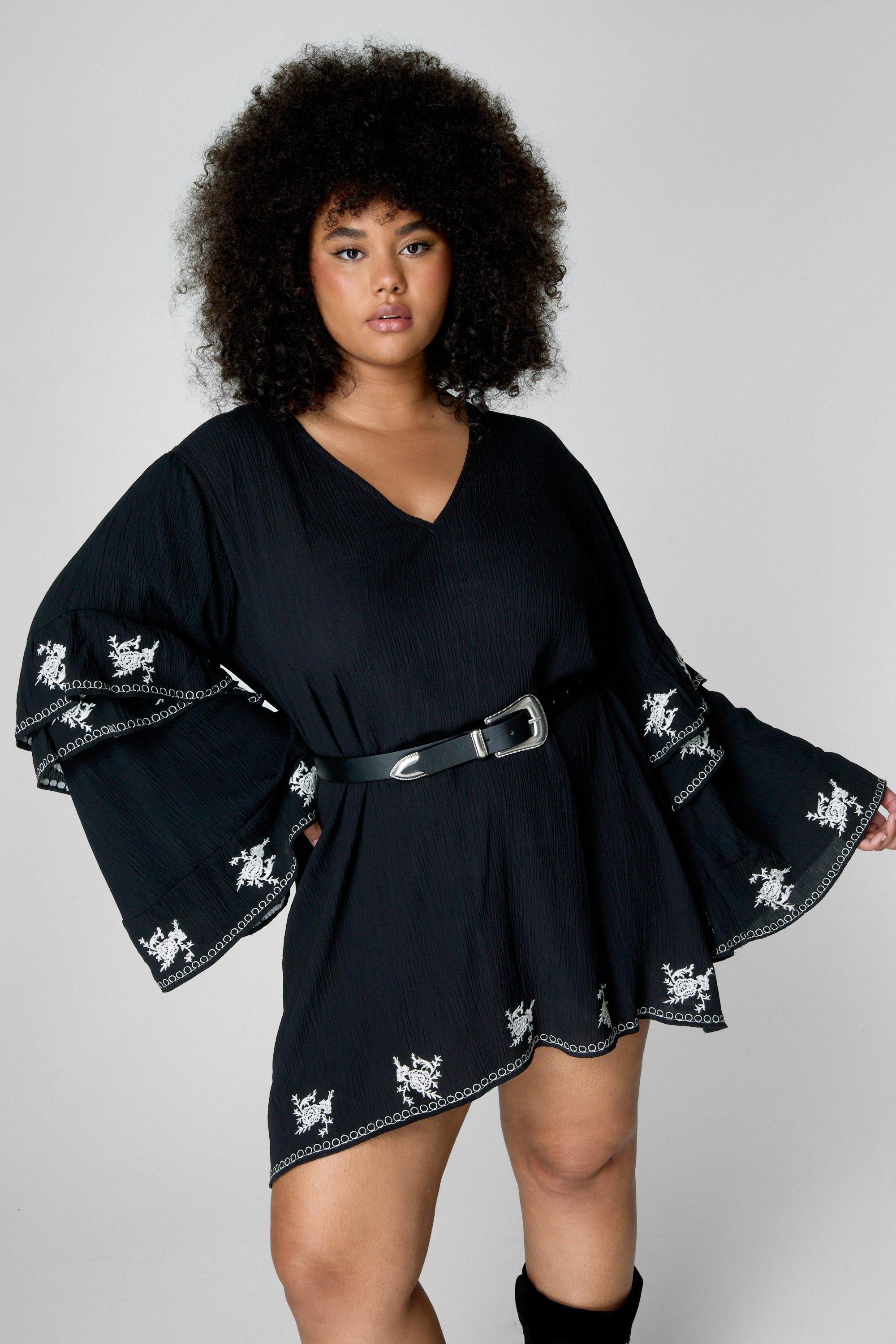 Plus Crinkle Embroidered Ruffle Sleeve Plunge Tunic Dress - 50 - Nasty Gal - Modalova