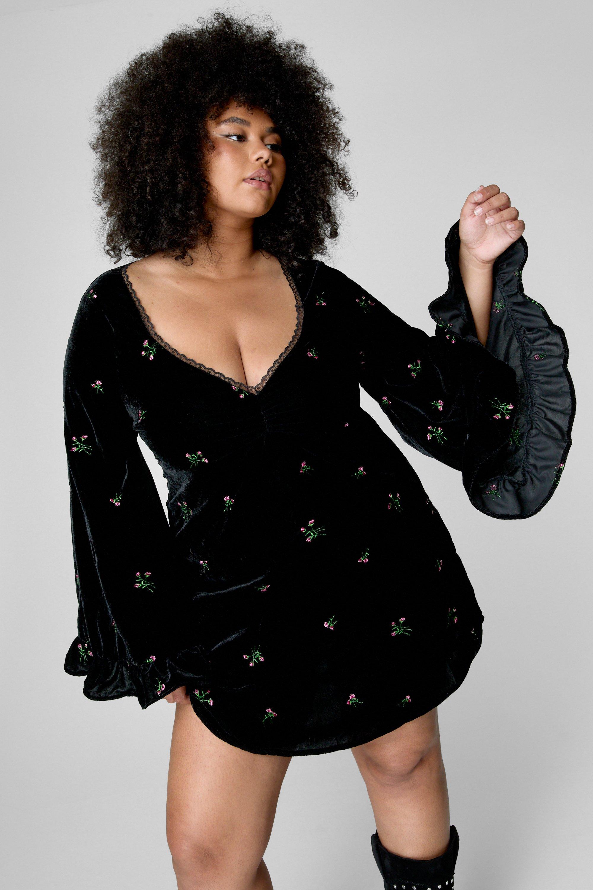 Plus Velvet Floral Embroidered Ruffle Lace Trim Mini Dress - 50 - Nasty Gal - Modalova