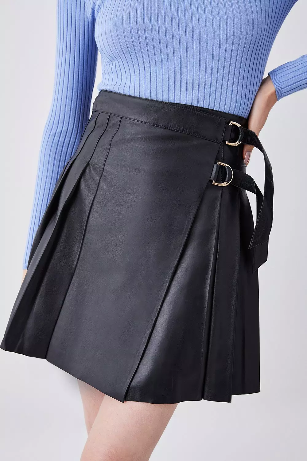 Buckle skirt clearance