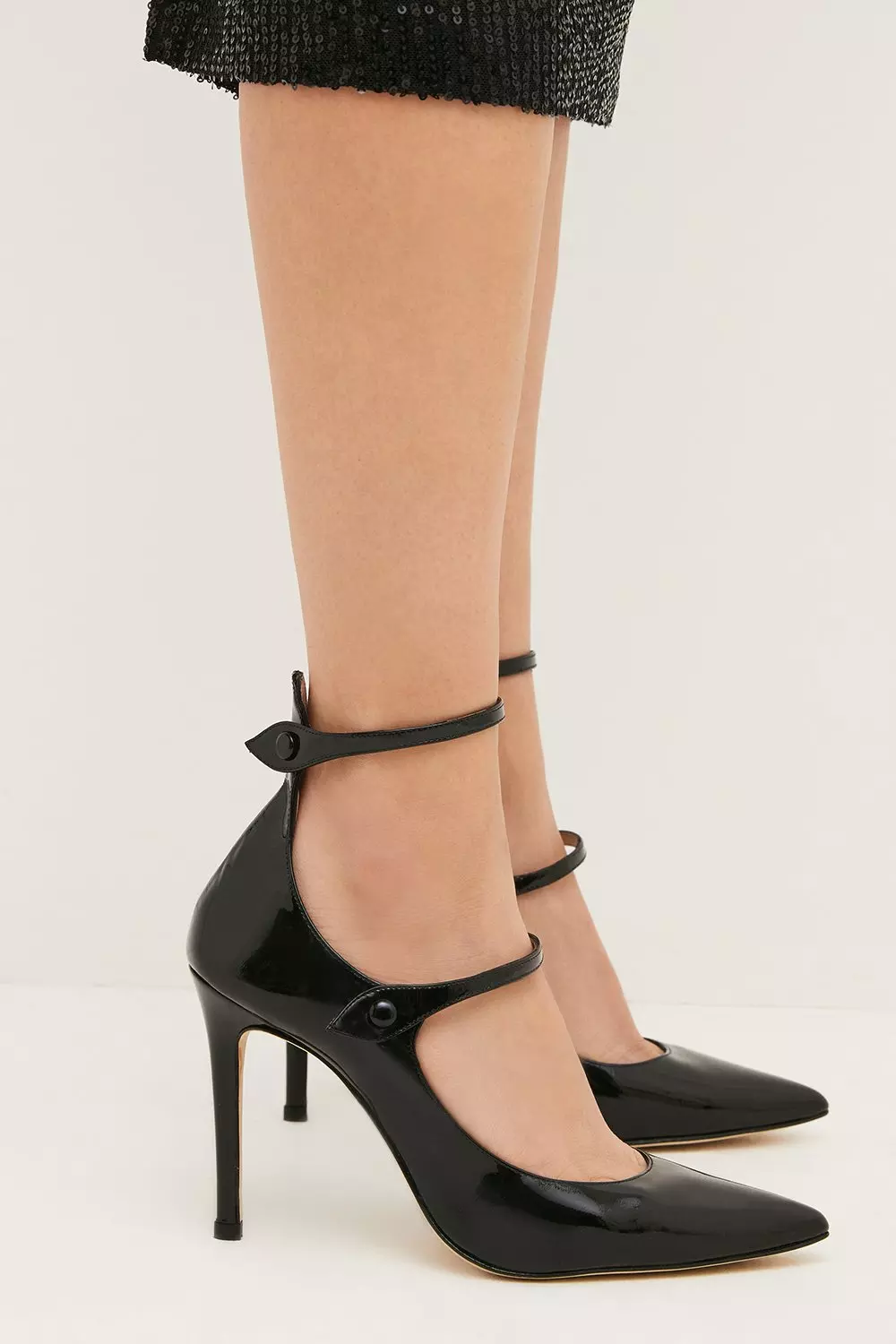 Strappy 2025 court heels