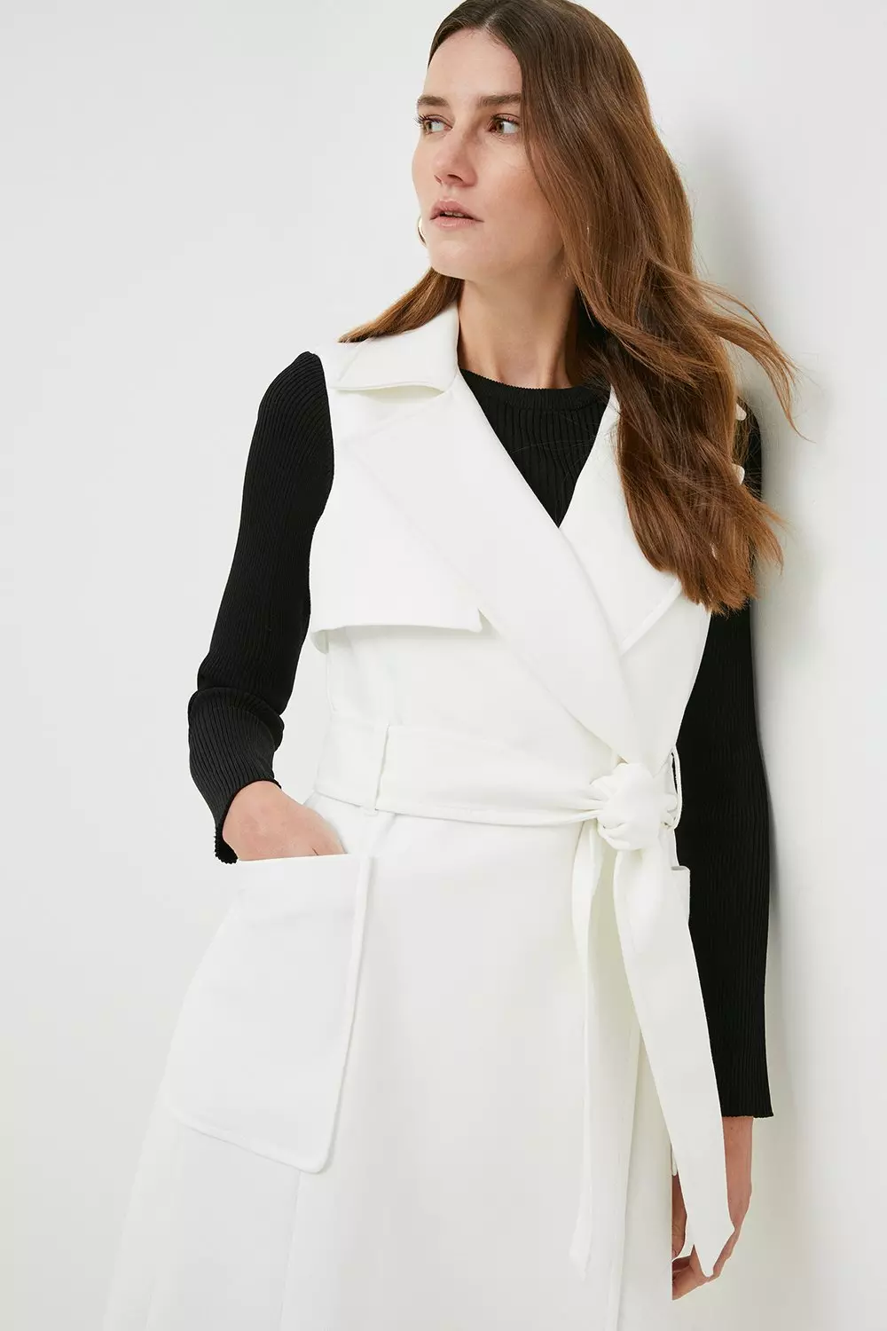 White sleeveless 2025 trench coat