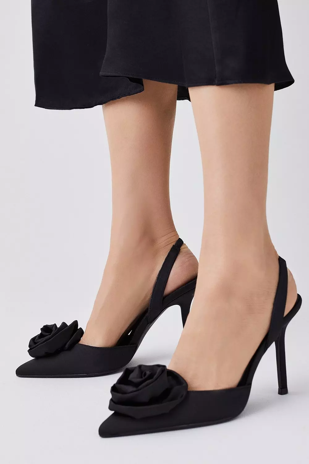 Black slingback heels closed 2024 toe