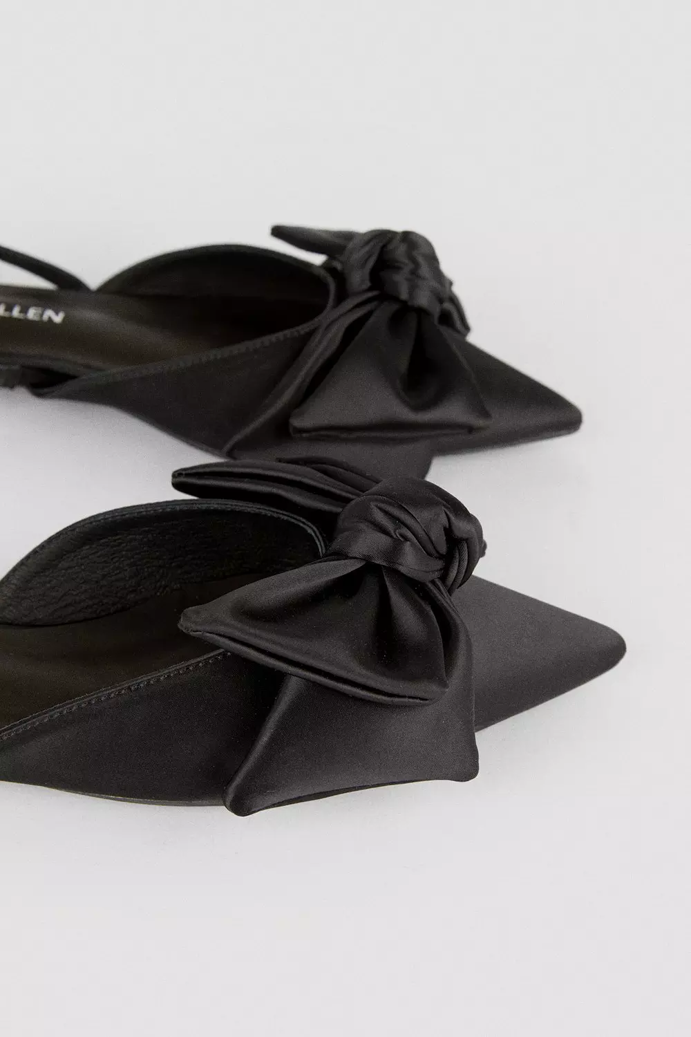 Pointed best sale bow flats