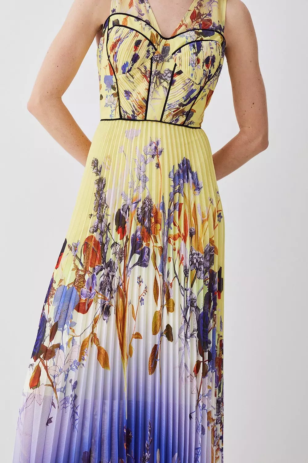 Karen millen pleated 2024 floral maxi dress