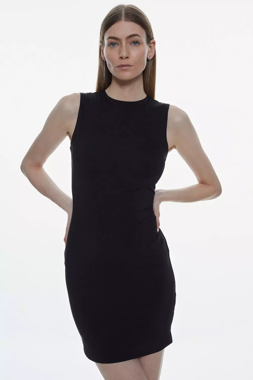 Simple sleeveless deals black dress