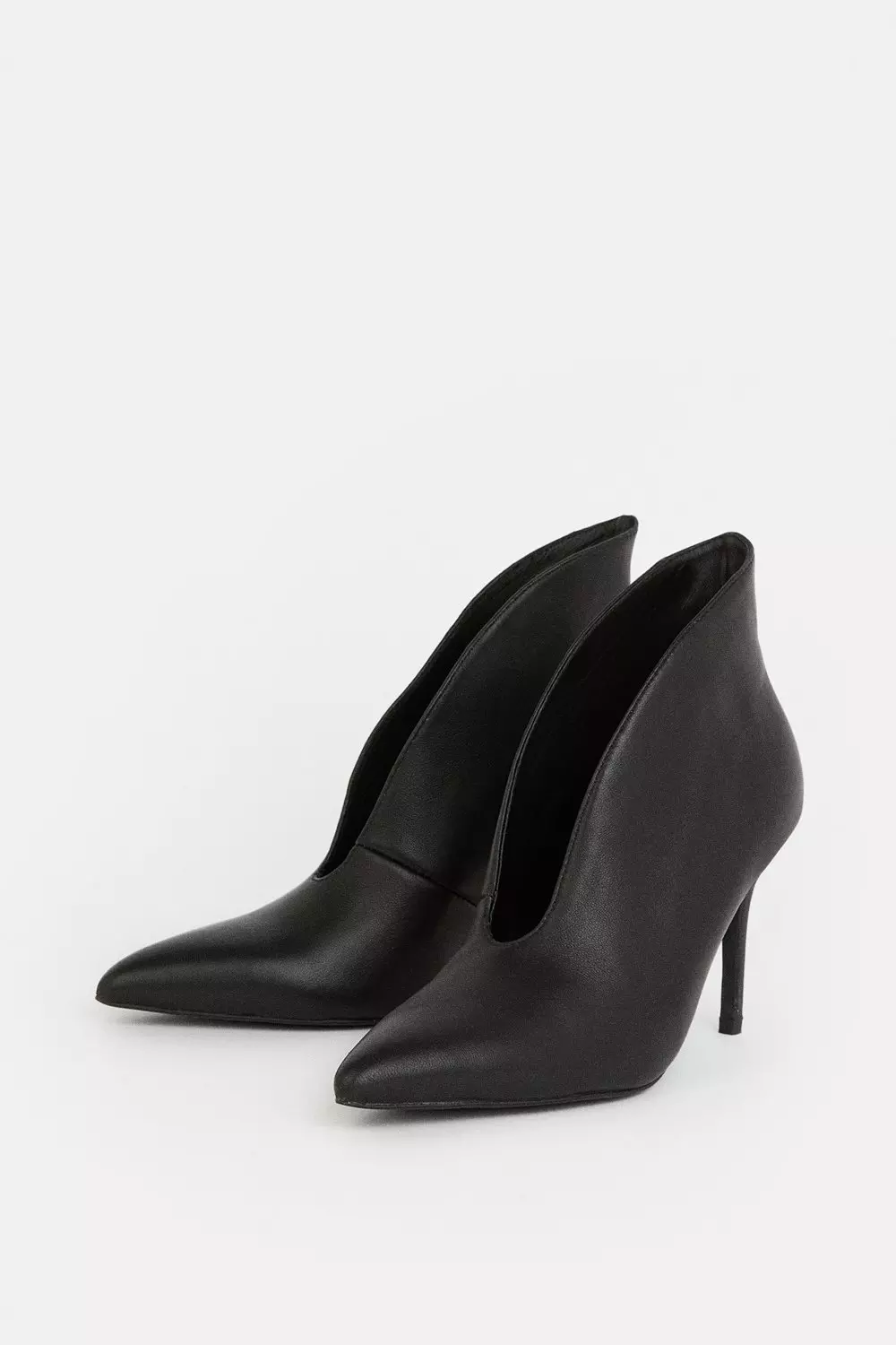 Black pointed best sale shoe boots