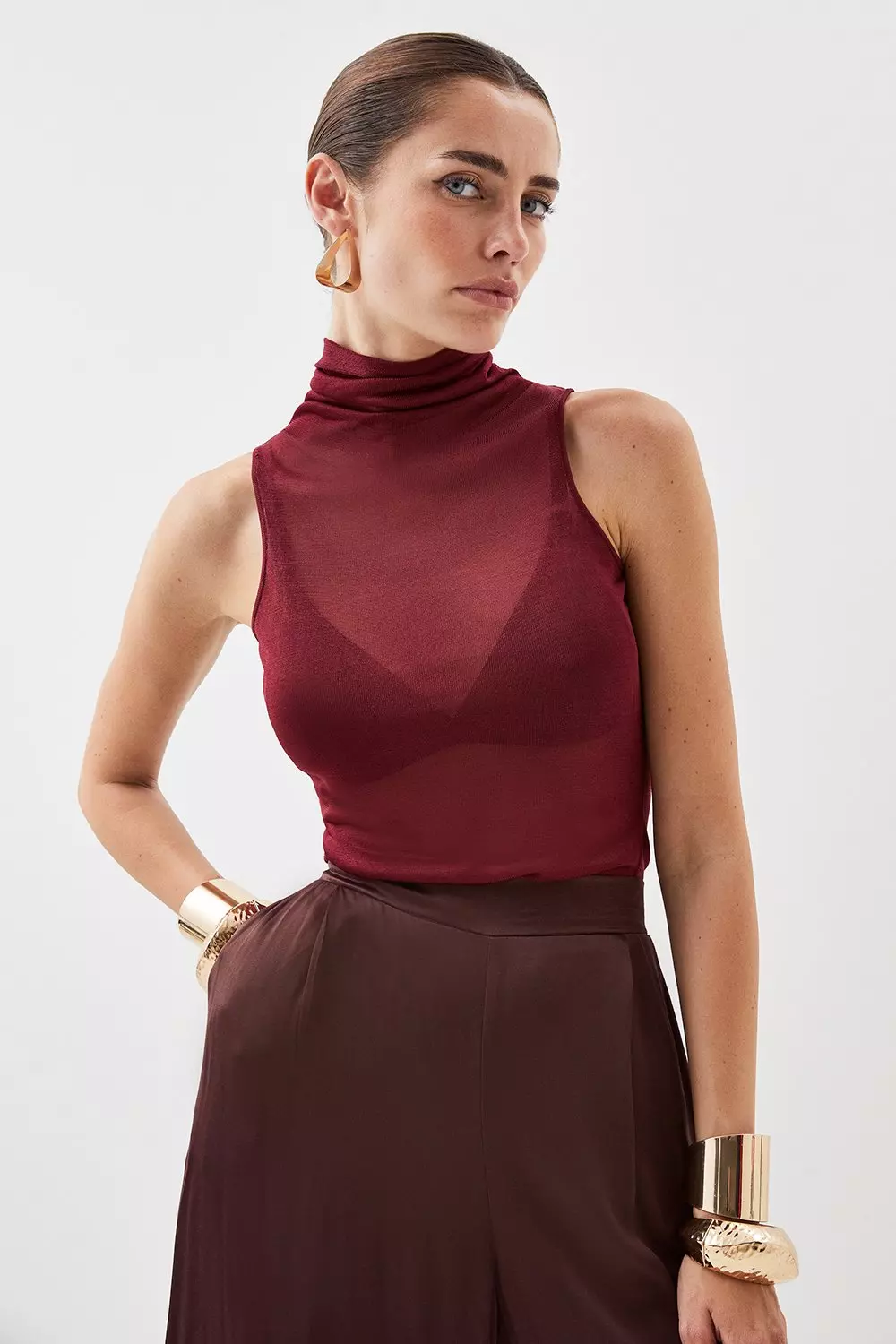 HeyNuts women's crop top, with high neck, Red Wine Color