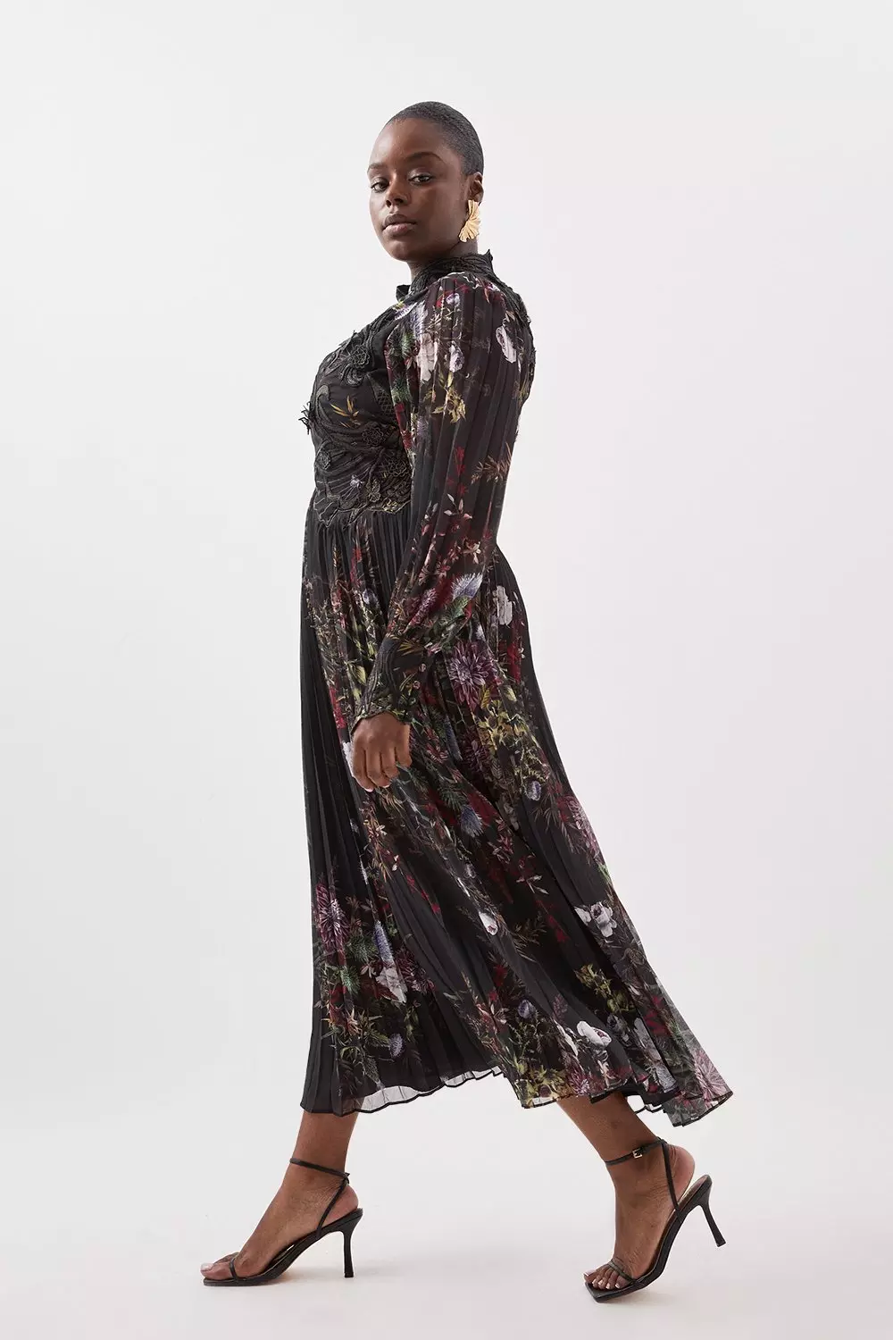 Plus Size Floral Applique Pleated Maxi Dress