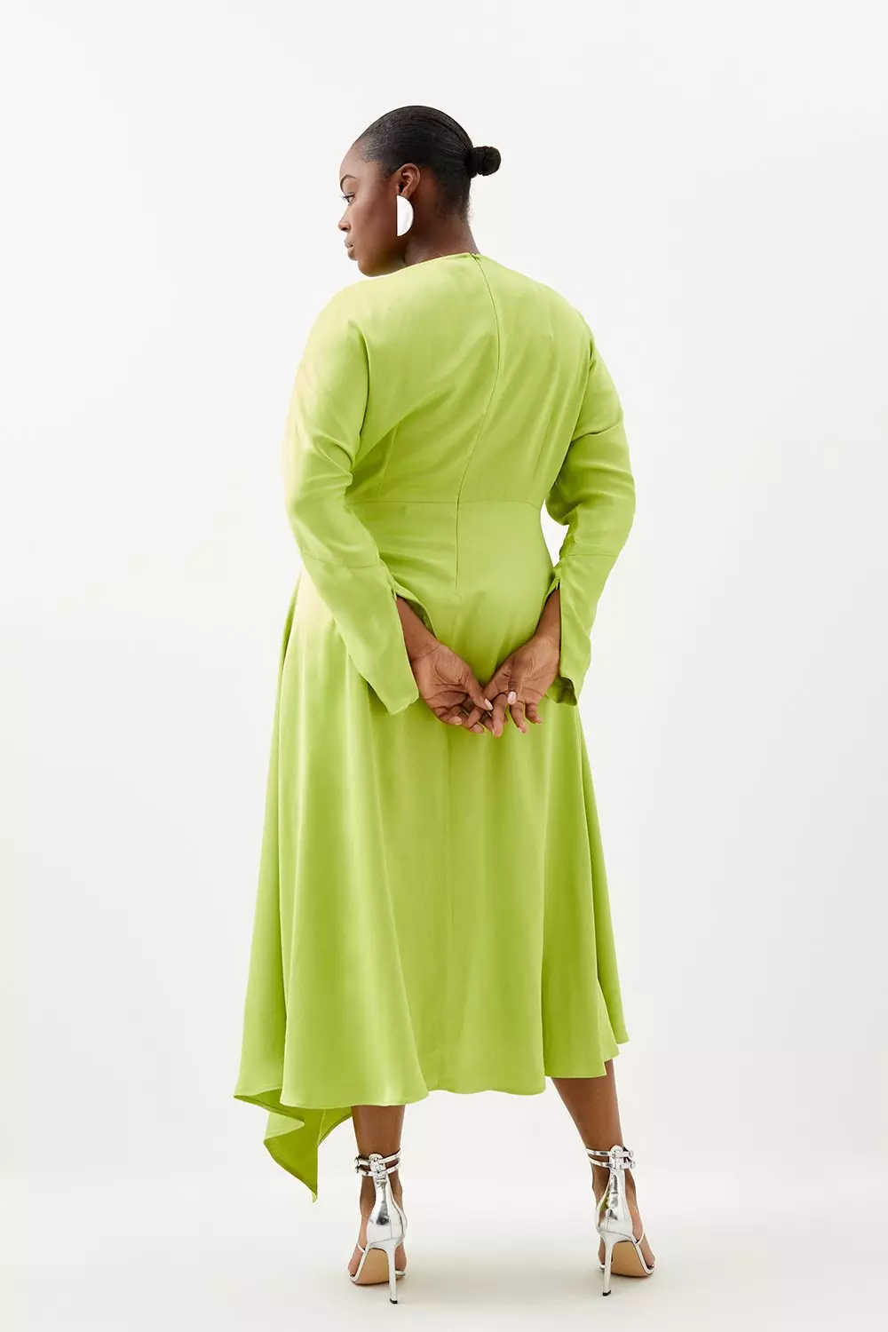 Midi green shop dress with sleeves