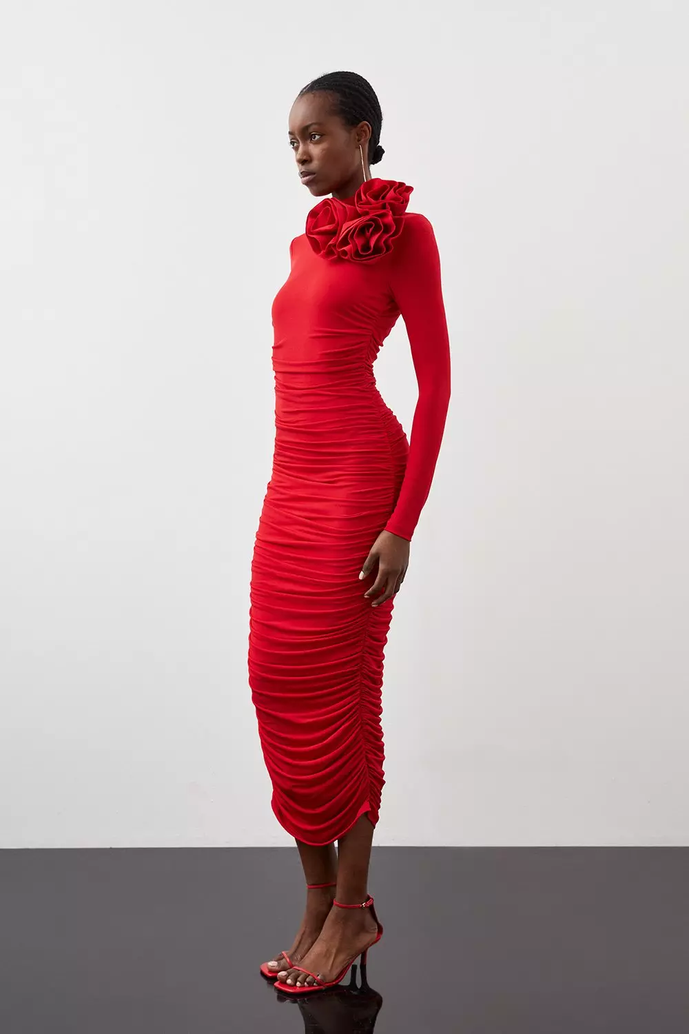 Red sheath best sale cocktail dress