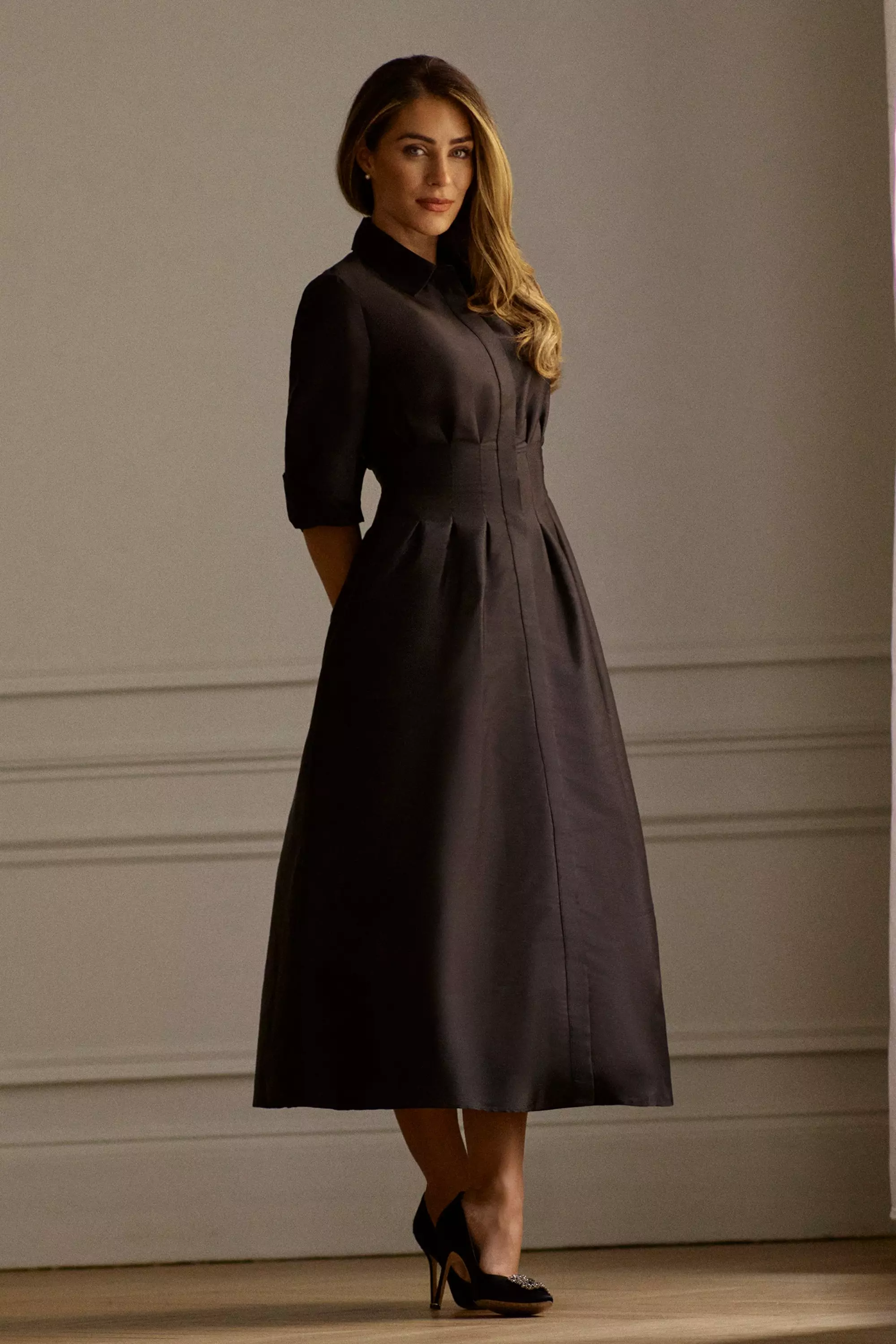 Taffeta dress with outlet sleeves