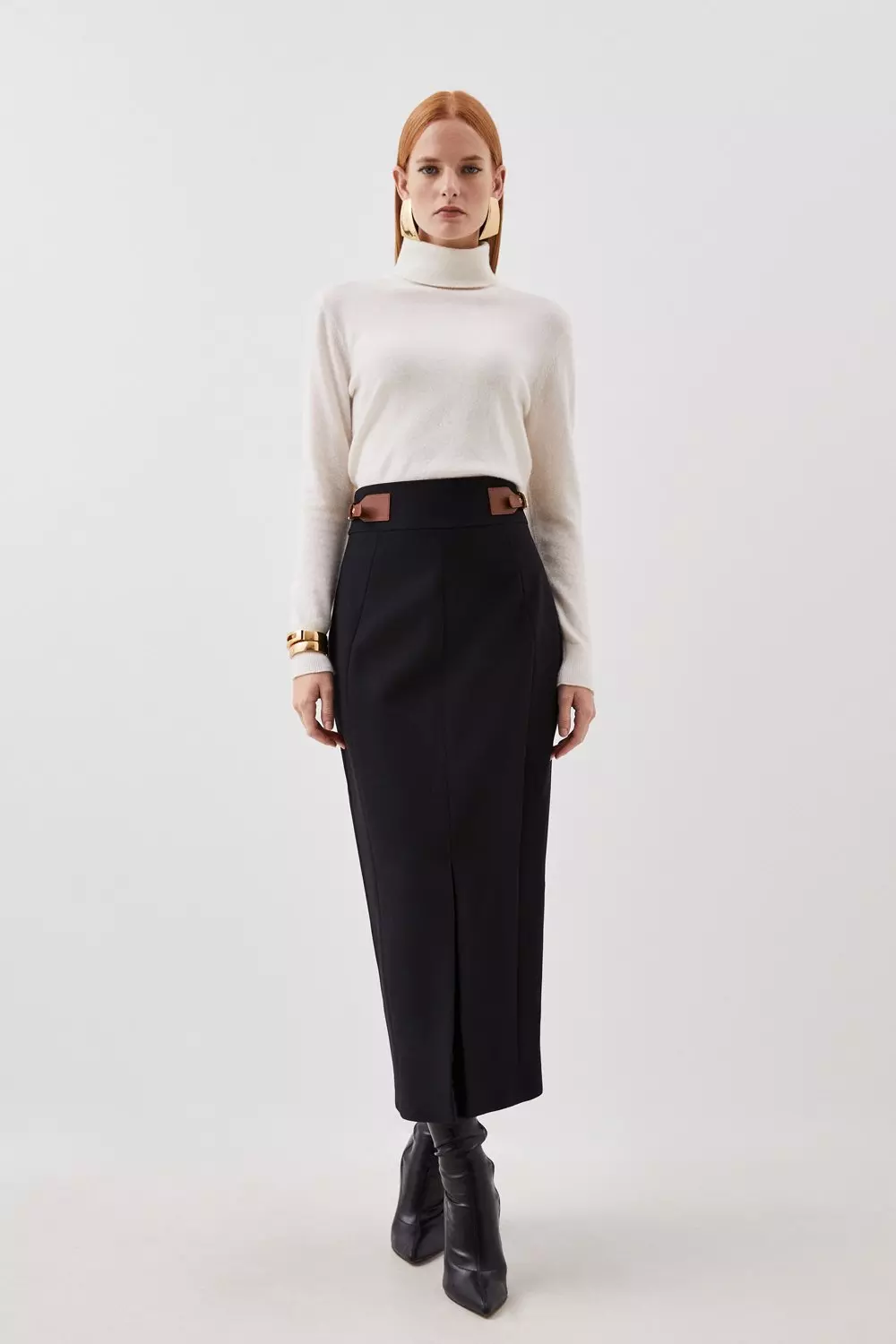 Sleek Side Pockets Pleated A-Line Midi Skirt in Black