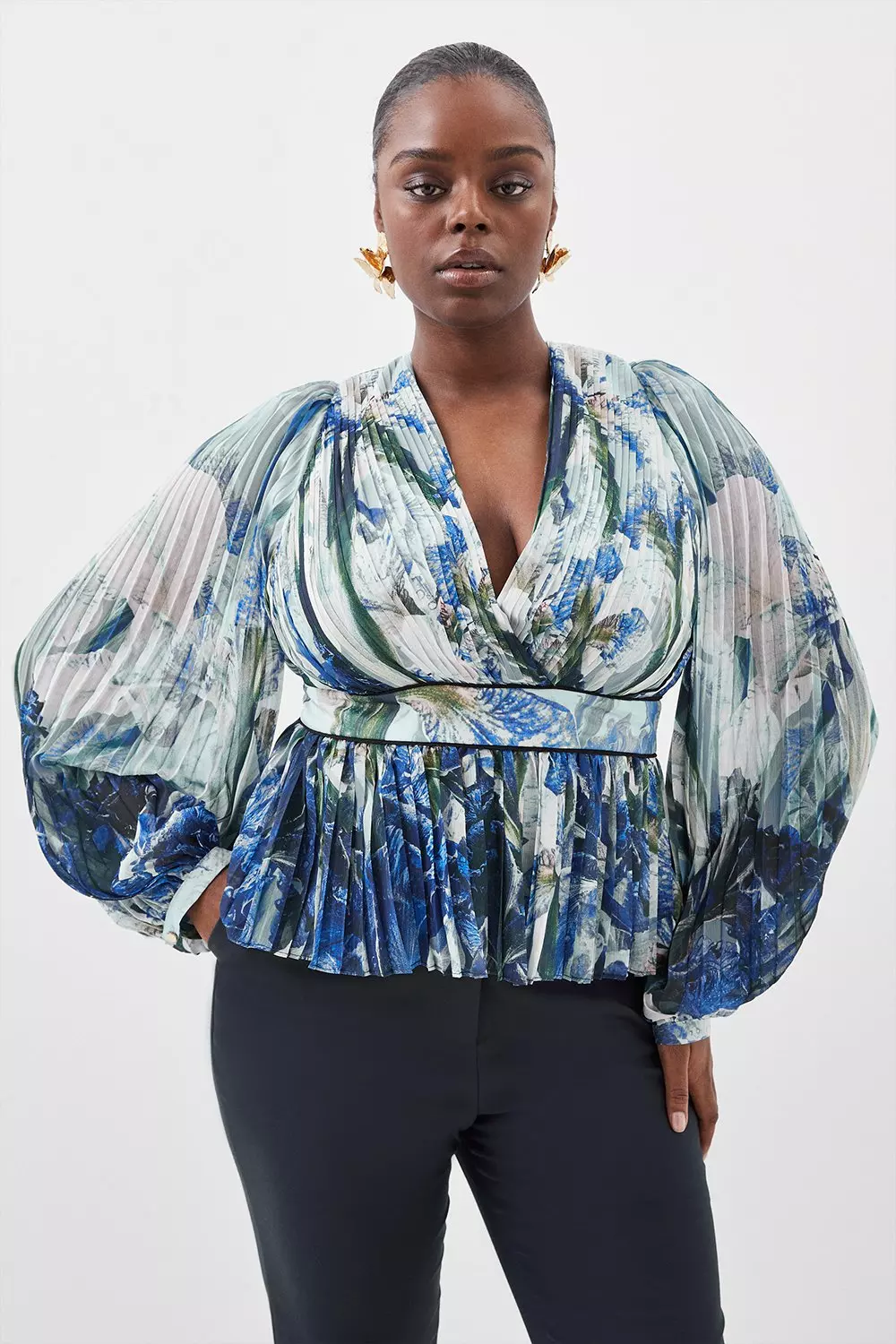 Plus Size Scattered Floral Print Pleated Blouse