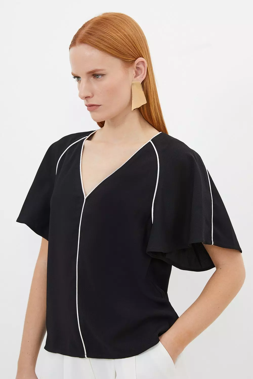 Sleeveless Top with Contrasting Piping – Spring & Summer