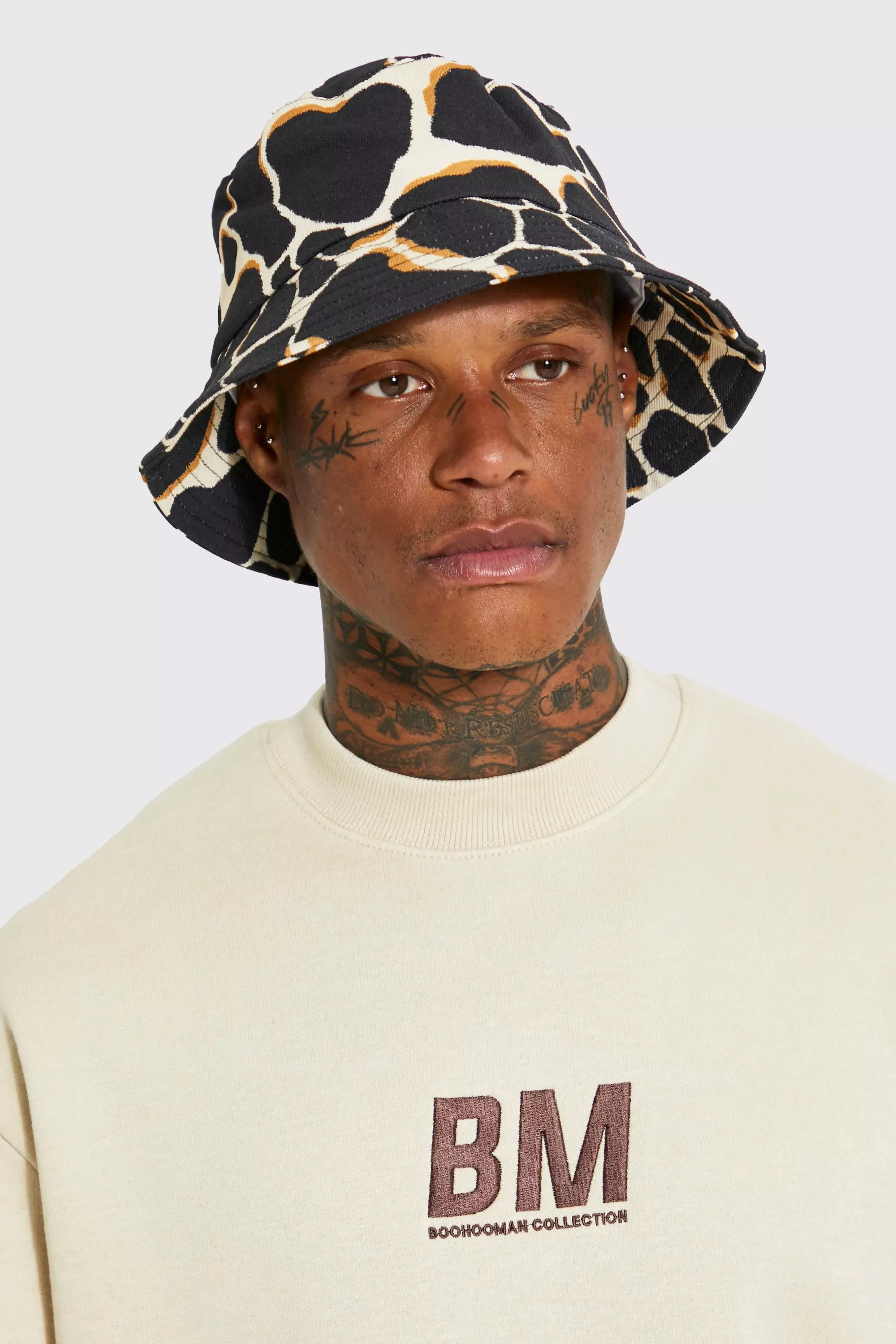 Animal store bucket hat