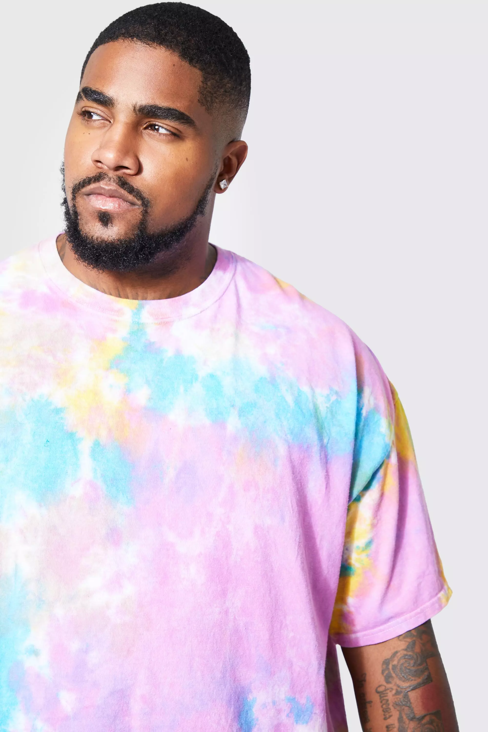 Grande taille T shirt effet tie dye imprim fleuri boohooMAN FR