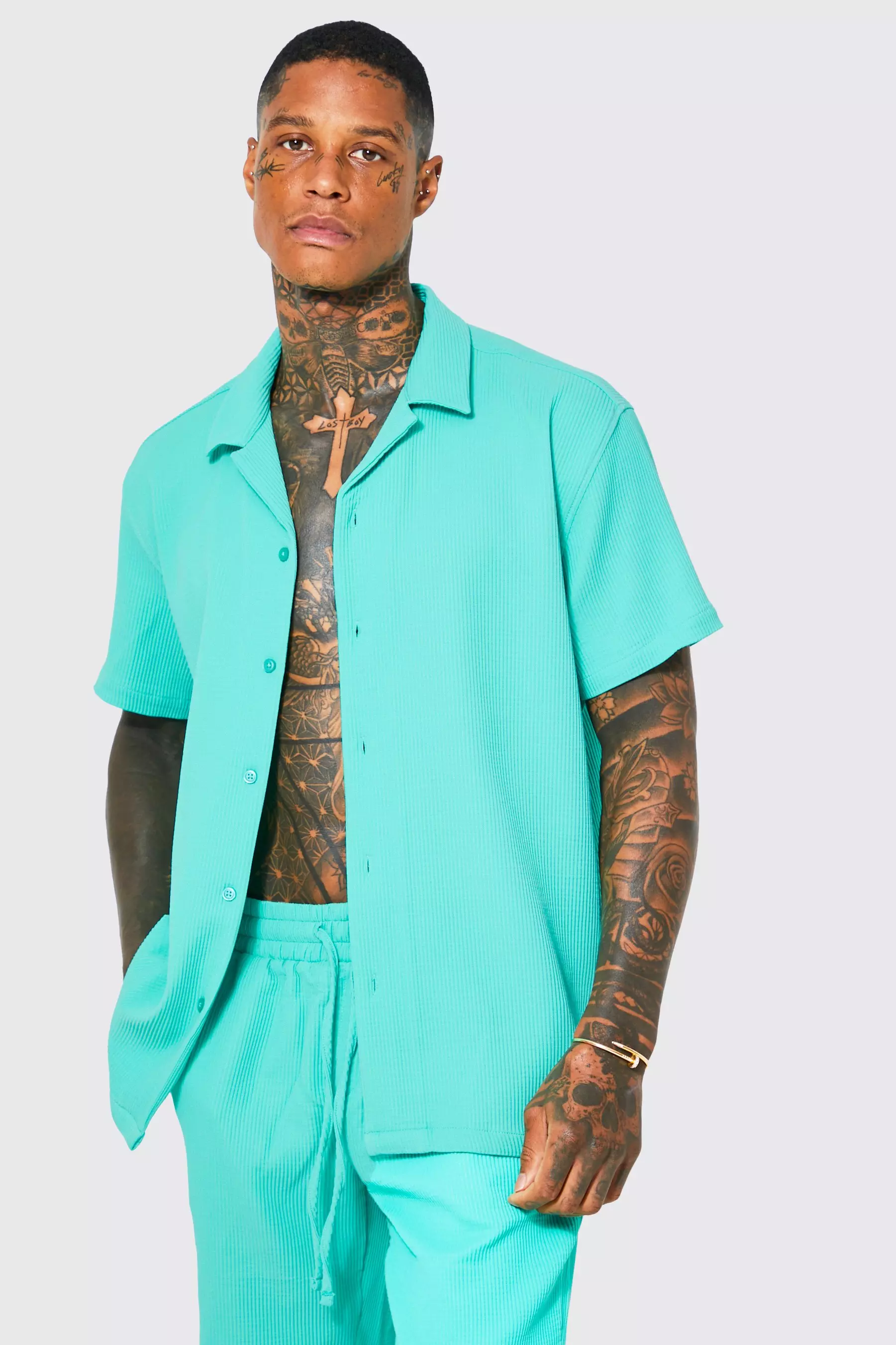 Short Sleeve Revere Oversized Pleated Shirt | boohooMAN USA