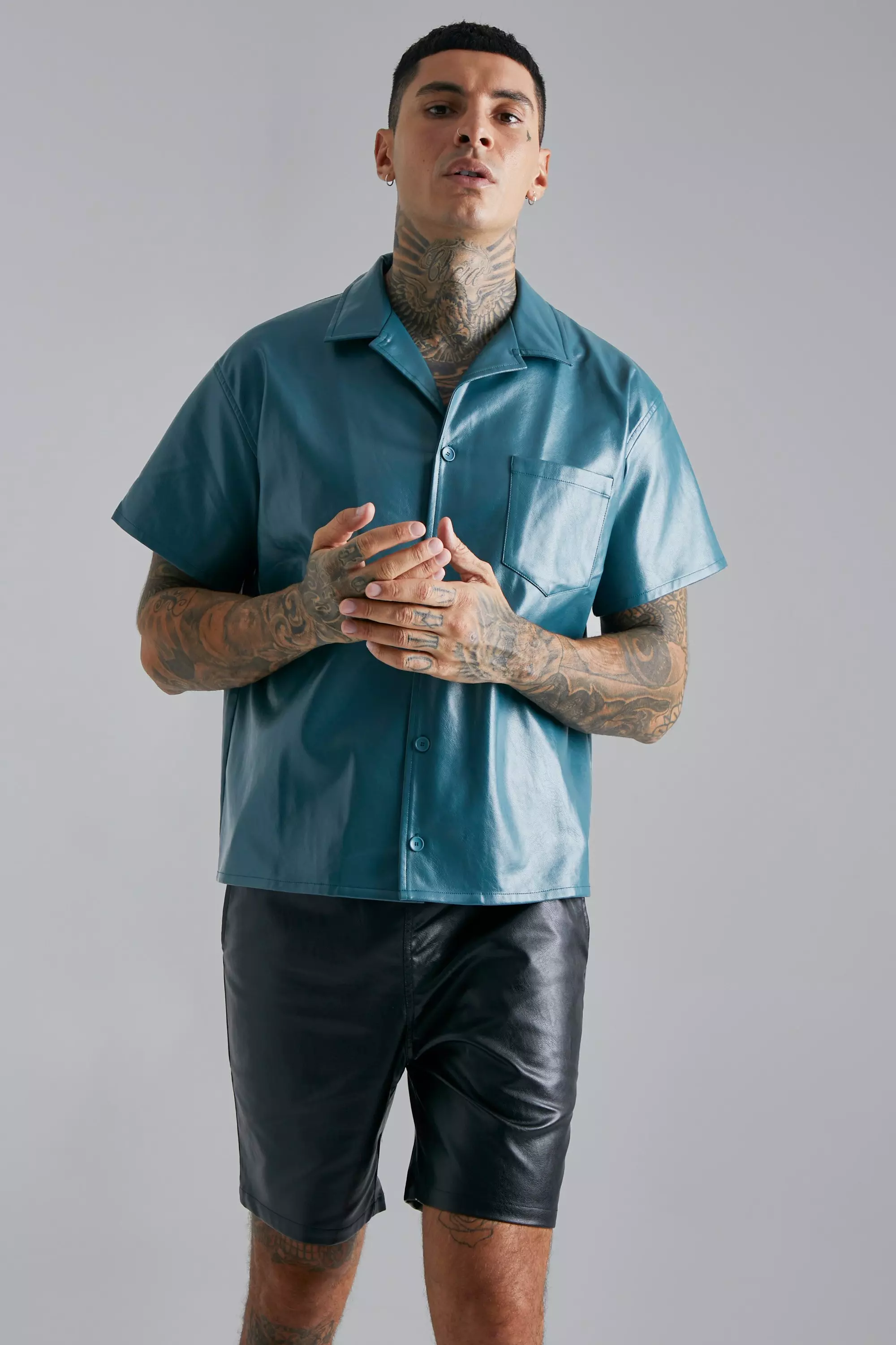 boohooMAN Mens Short Sleeve Denim Shirt in Muscle Fit - Blue