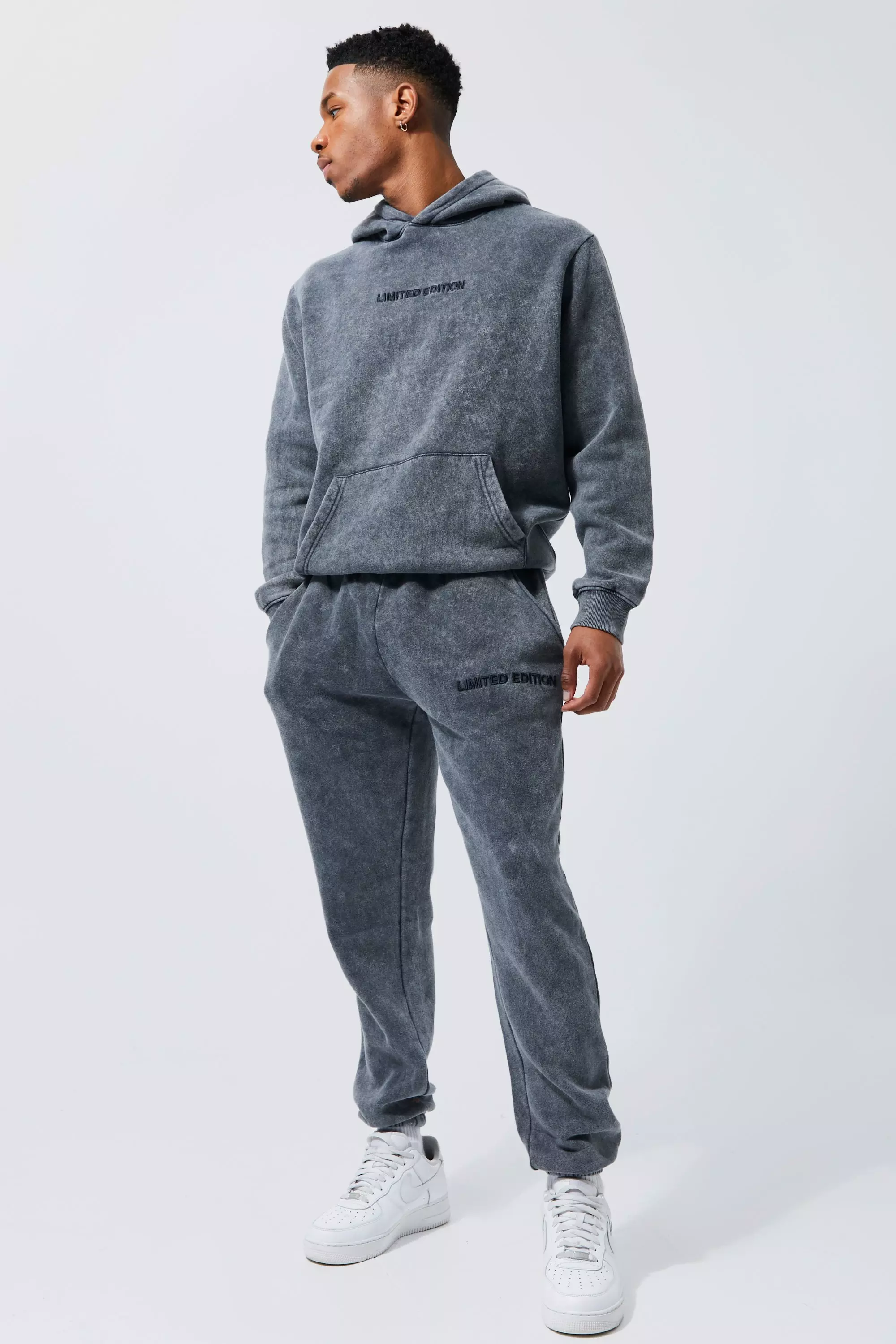 Limited edition shop nike tracksuit