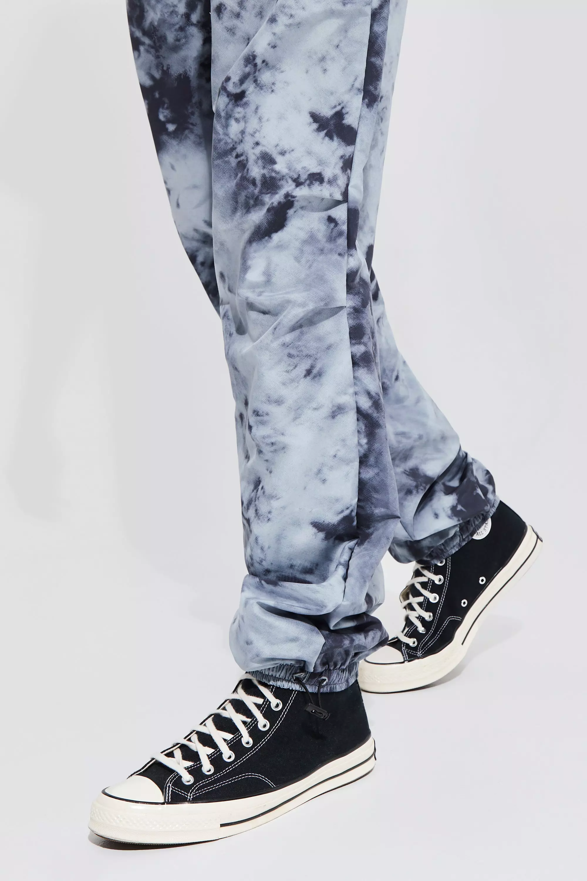 boohooMAN Tall Baggy Tie Dye Parachute Trouser - Men's Plain Trousers