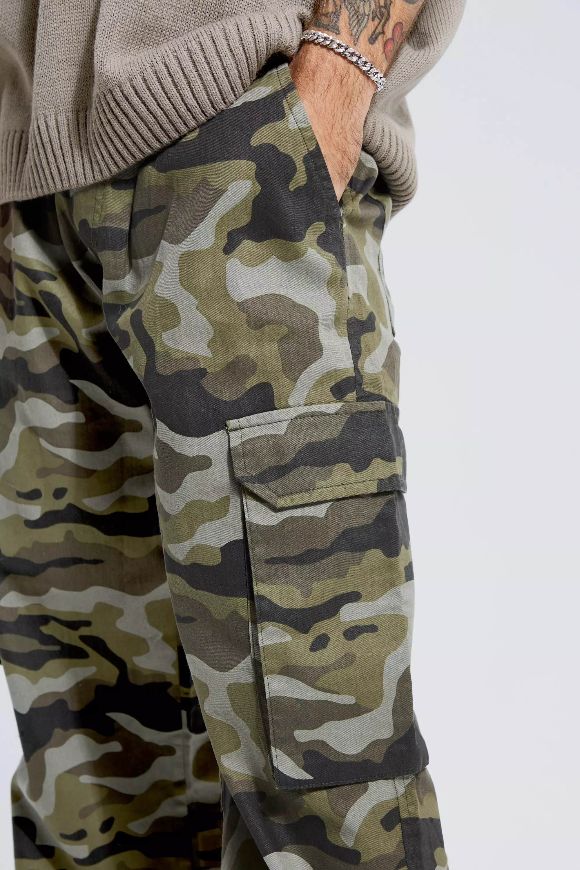 Camo hot sale oversized pants