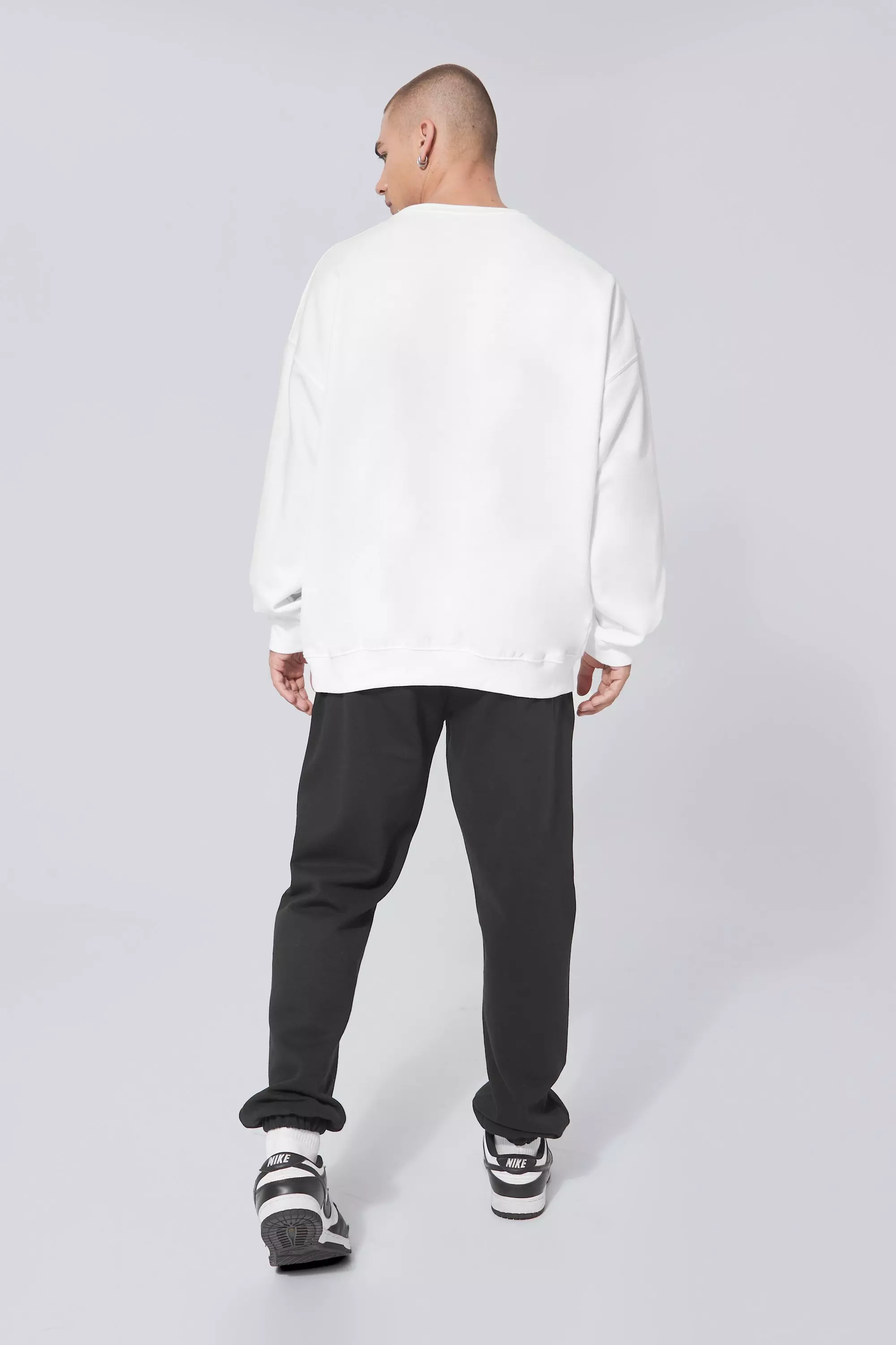 White best sale oversized sweatshirt