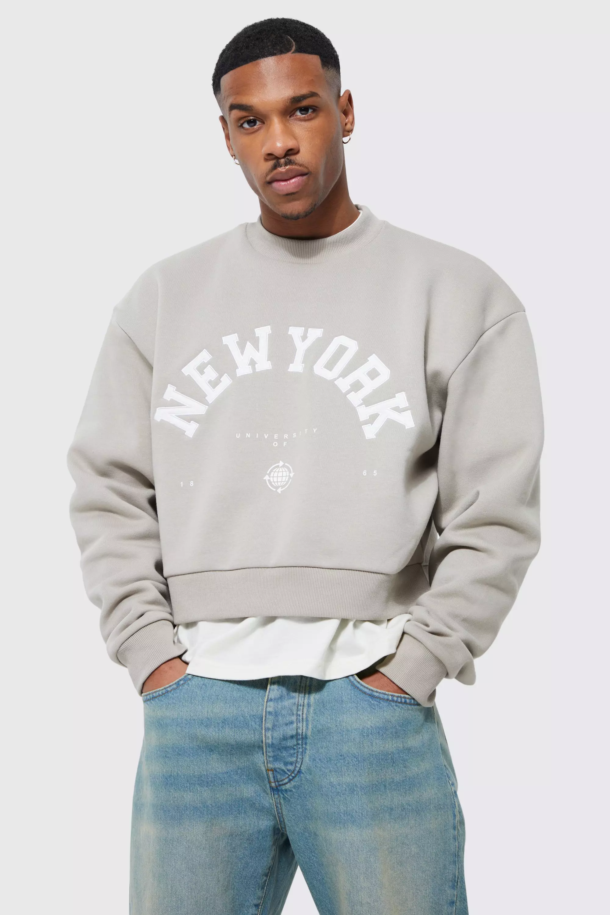 Cropped store graphic sweatshirt