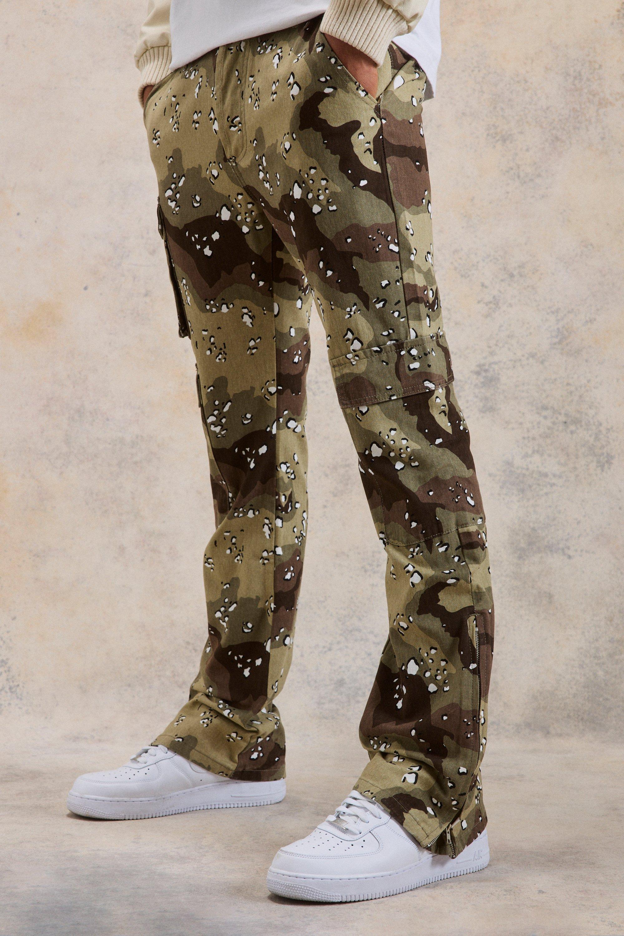 Image of Pantaloni Cargo Slim Fit in fantasia militare con inserti a zampa e zip, Beige