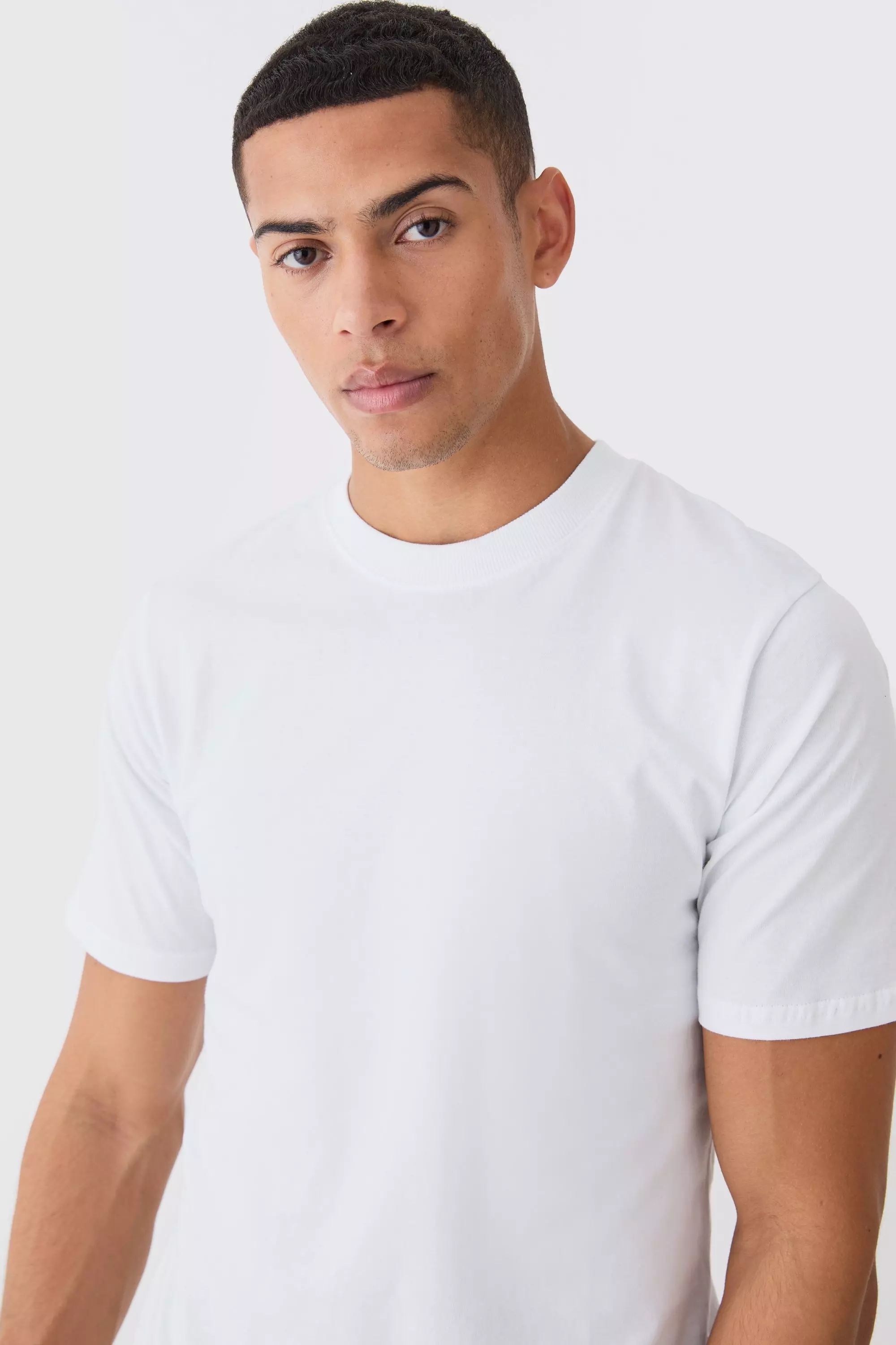 Man wearing plain white t clearance shirt