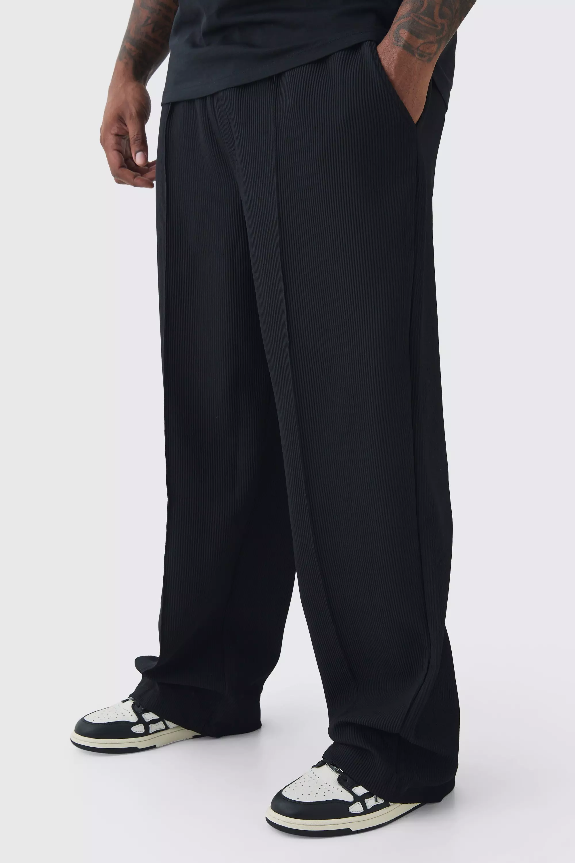 Plus Elastic Waist Relaxed Fit Pleated Pants | boohooMAN USA
