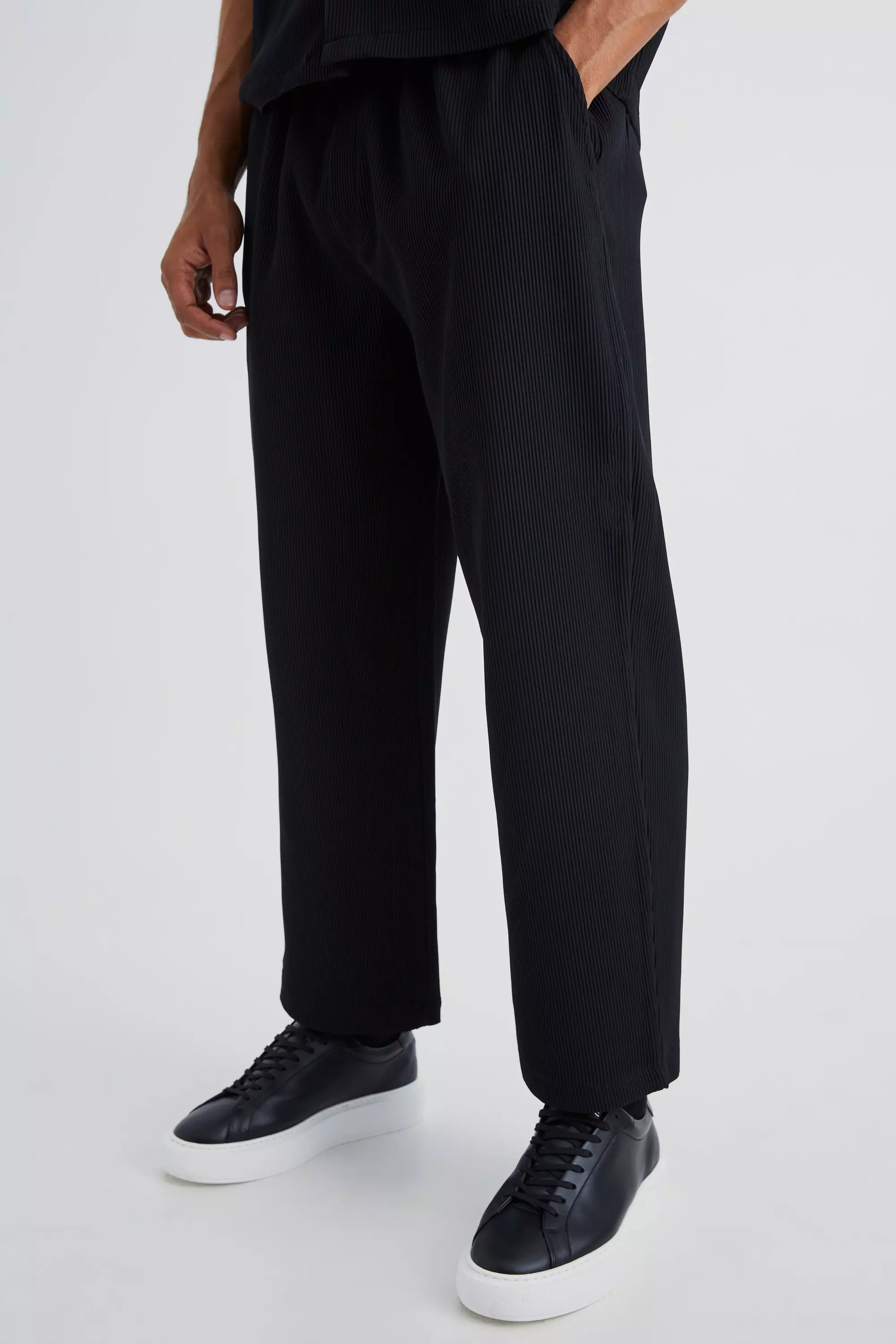 Elastic Waist Relaxed Fit Pleated Trouser