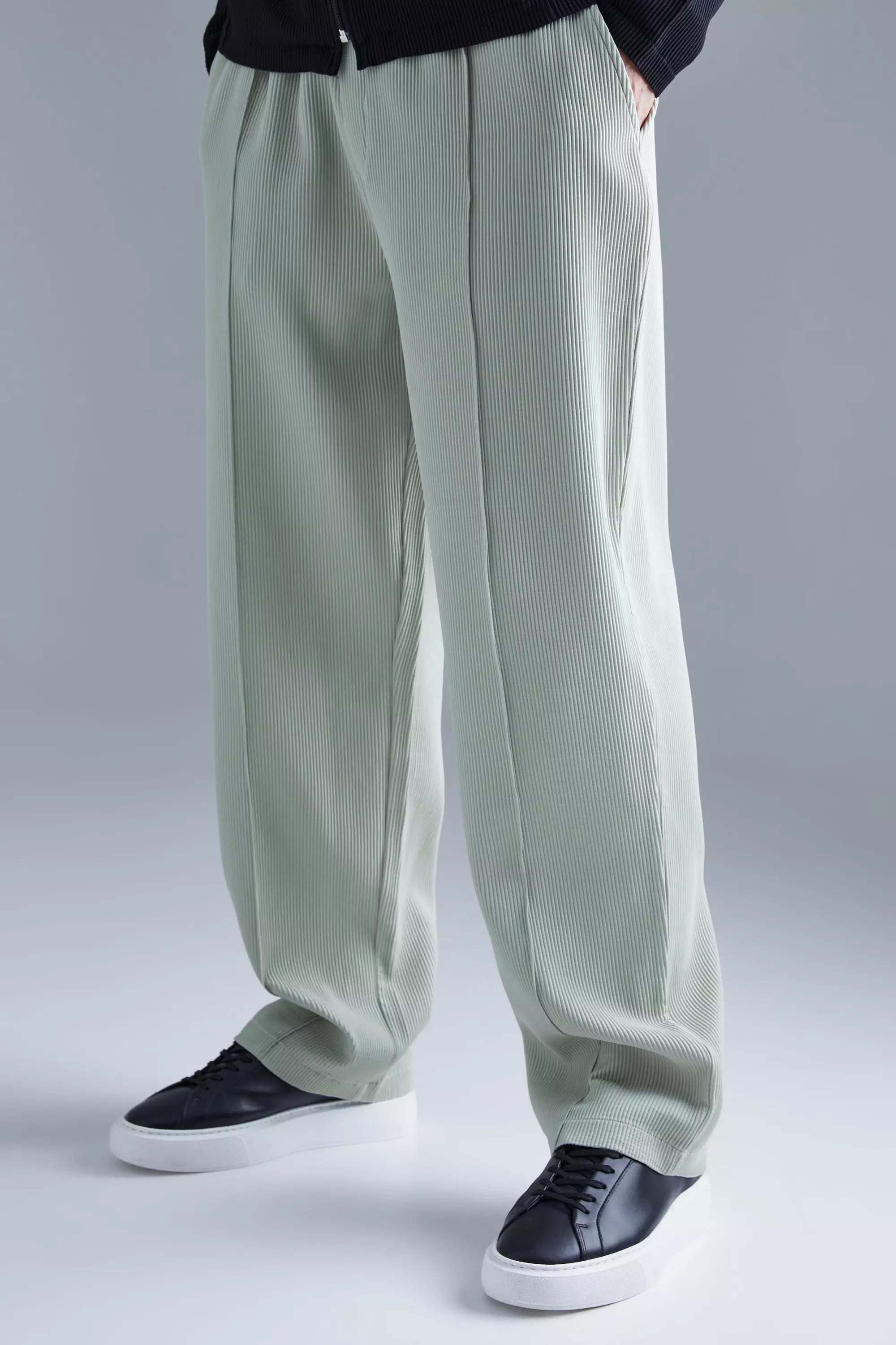 Elastic Waist Relaxed Fit Pleated Trouser