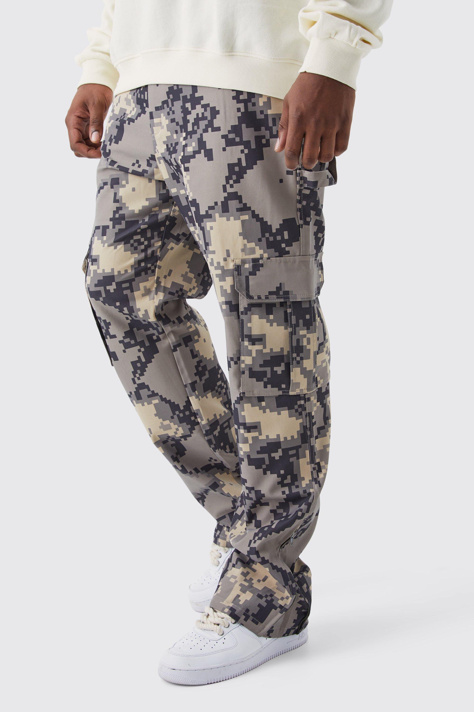 Image of Pantaloni Plus Size a zampa Slim Fit in fantasia militare con inserti in fantasia pixel e vita fissa, Beige