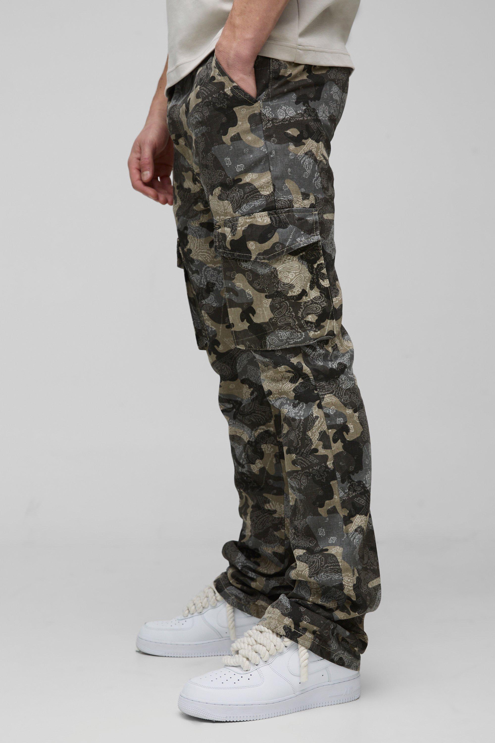 Boohoo Tall Flared Camouflage Print Bandana Print Cargo Broek Met Gusset Detail, Light Grey