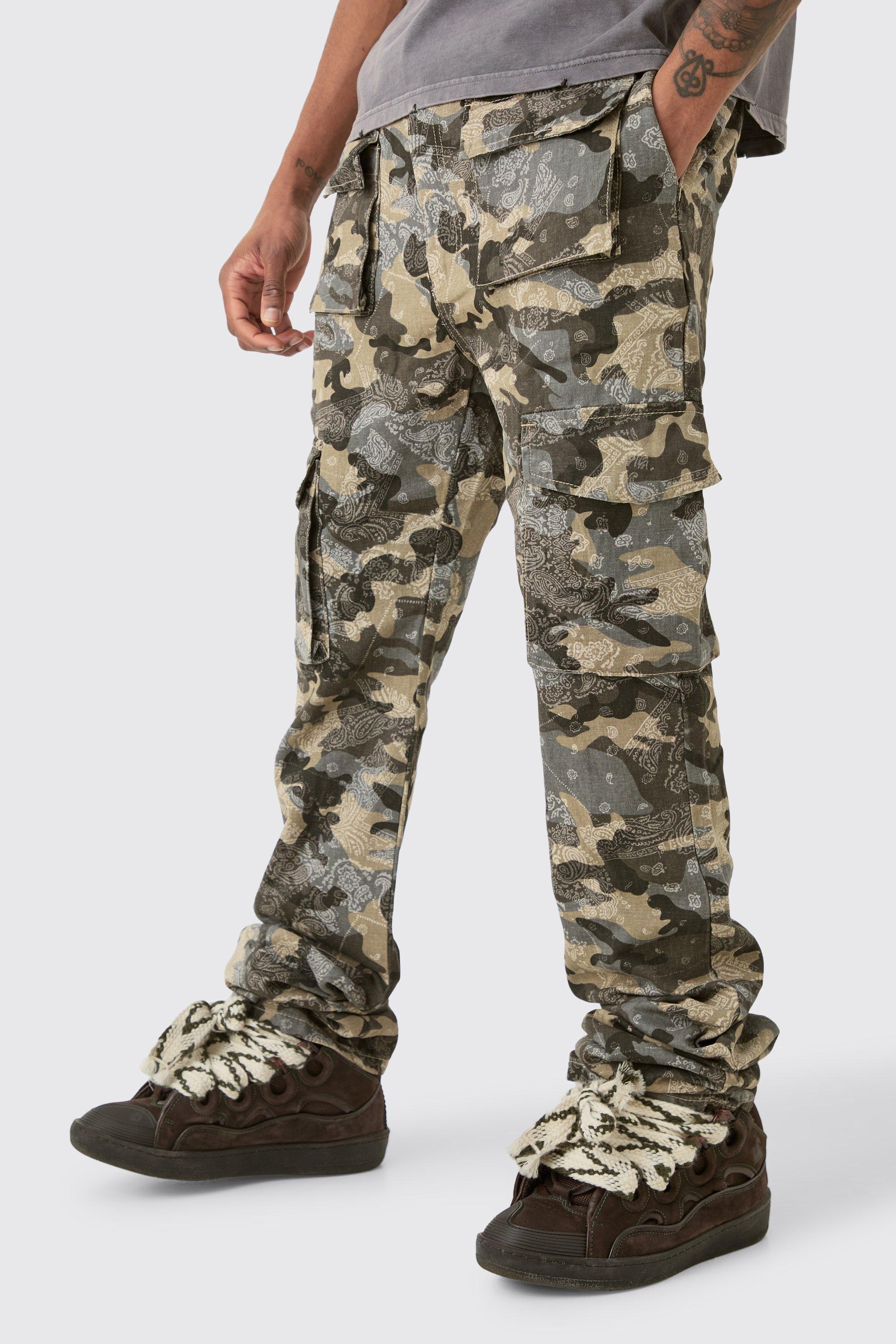 Boohoo Tall Stacked Flared Cargo Camo Bandana Print Broek, Light Grey