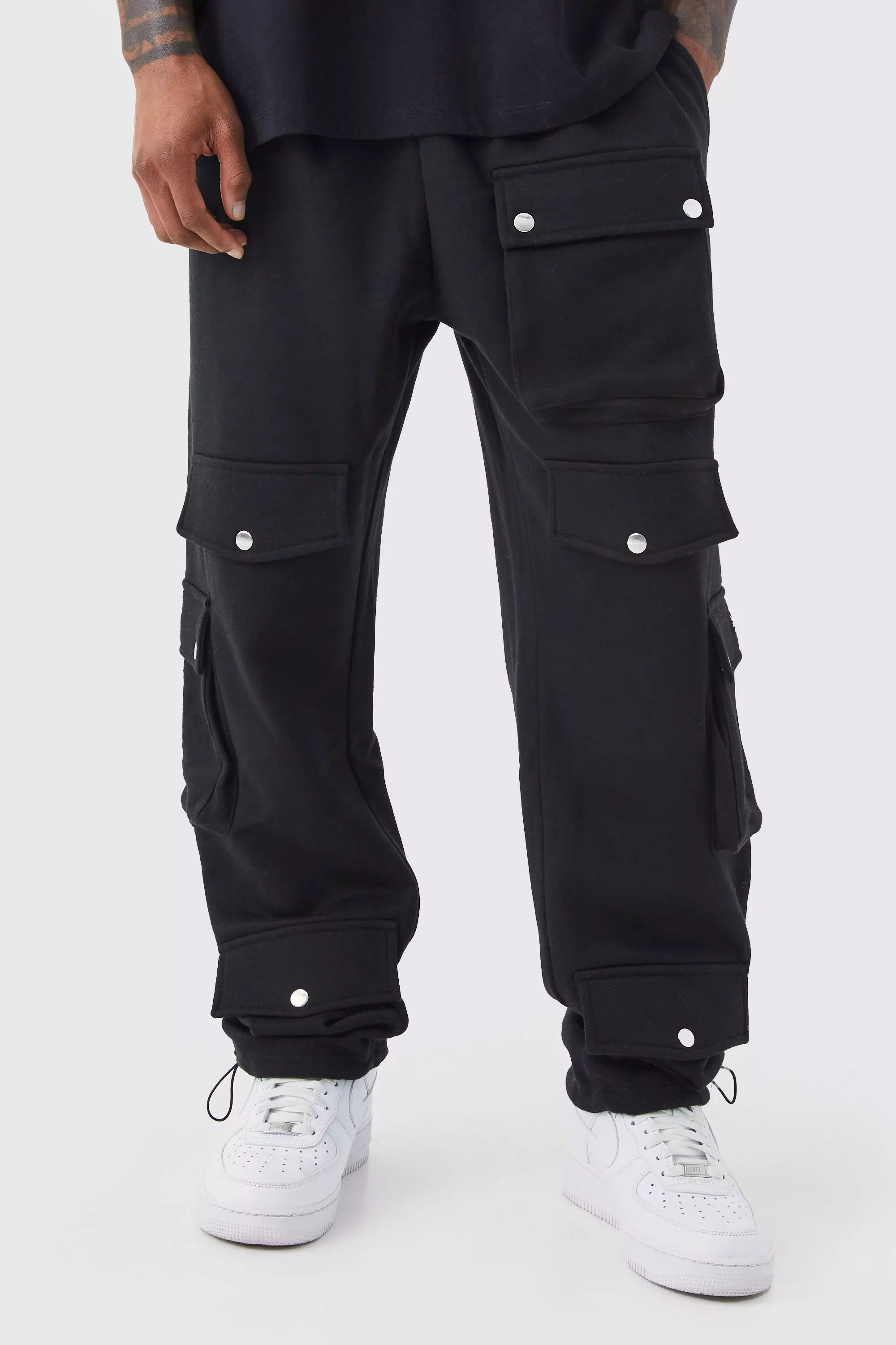Joggers with best sale multiple pockets