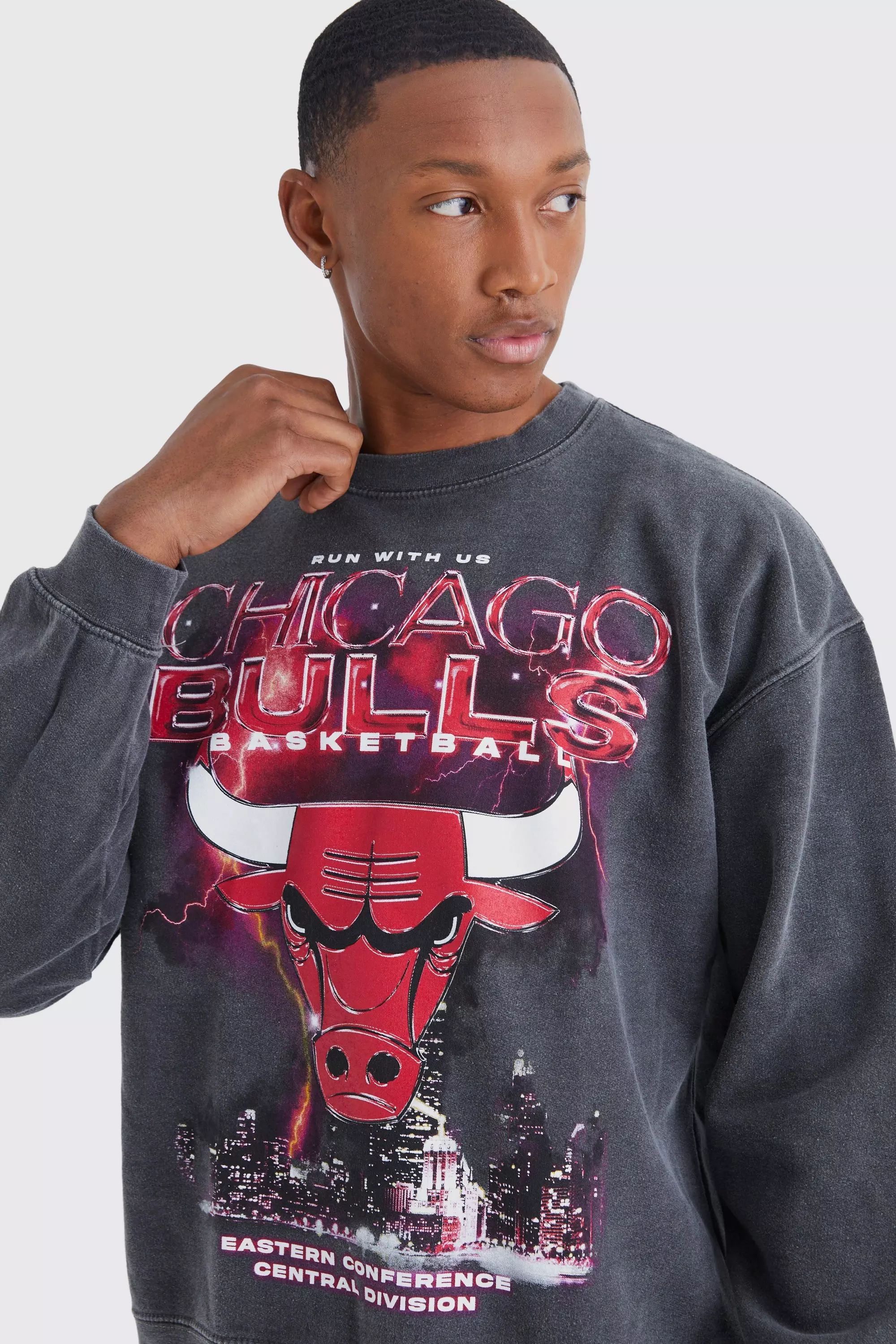 Oversized Chicago Bulls NBA License Sweater | boohooMAN UK