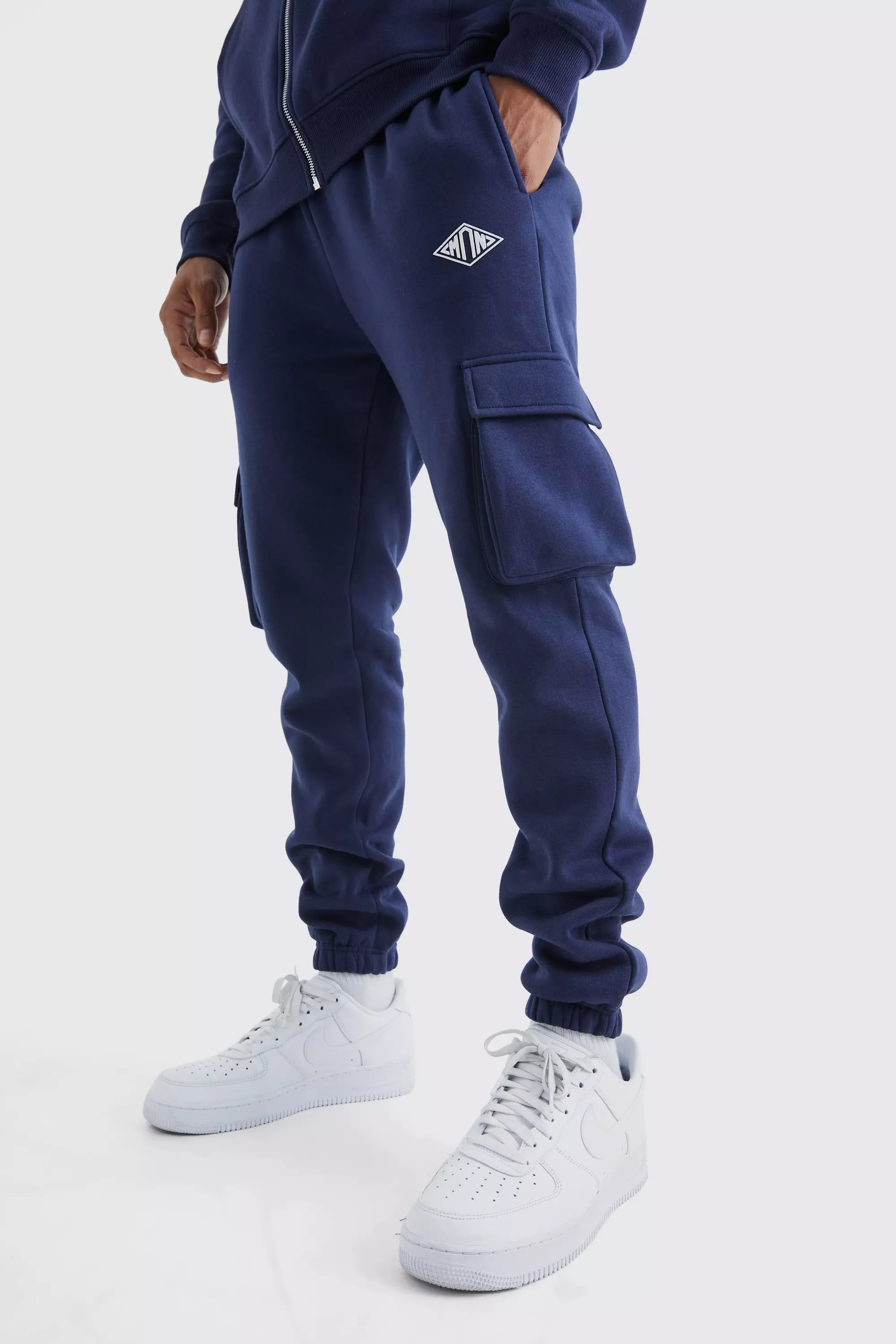 Nike club cuffed best sale cargo joggers in navy