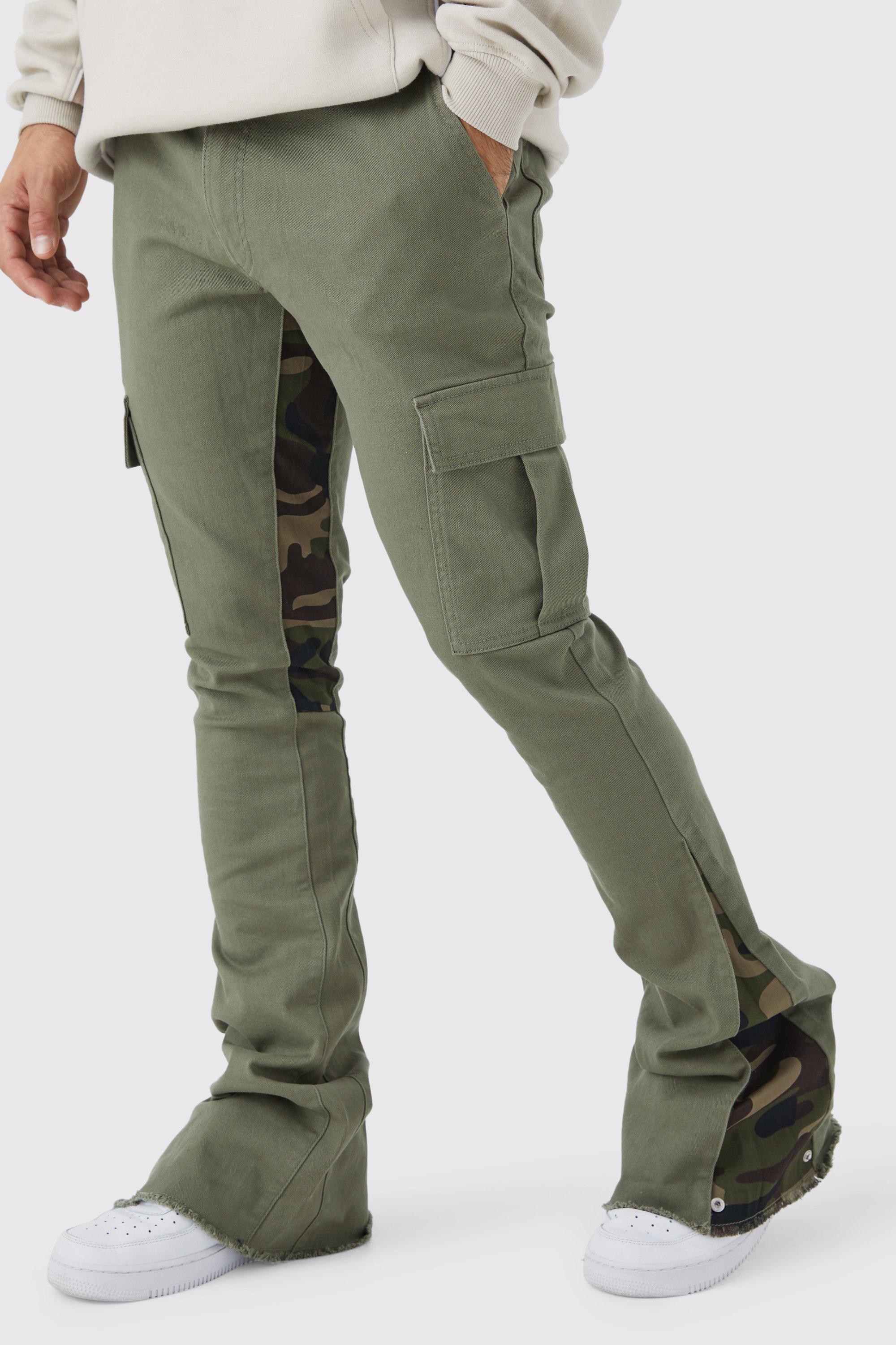 Pantaloni a zampa Skinny Fit in fantasia militare con inserti e pieghe sul fondo, Verde