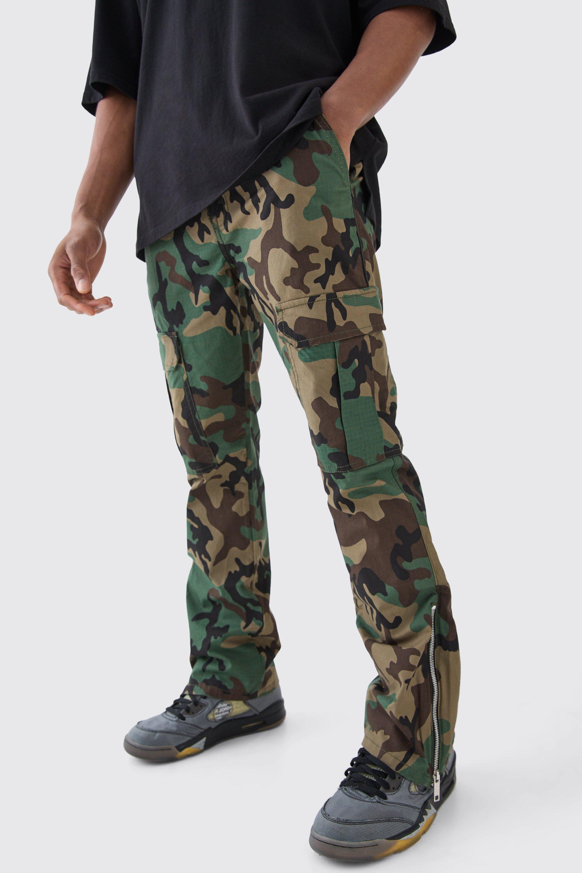 Image of Pantaloni Cargo Slim Fit a zampa in nylon ripstop in fantasia militare con inserti e zip, Verde