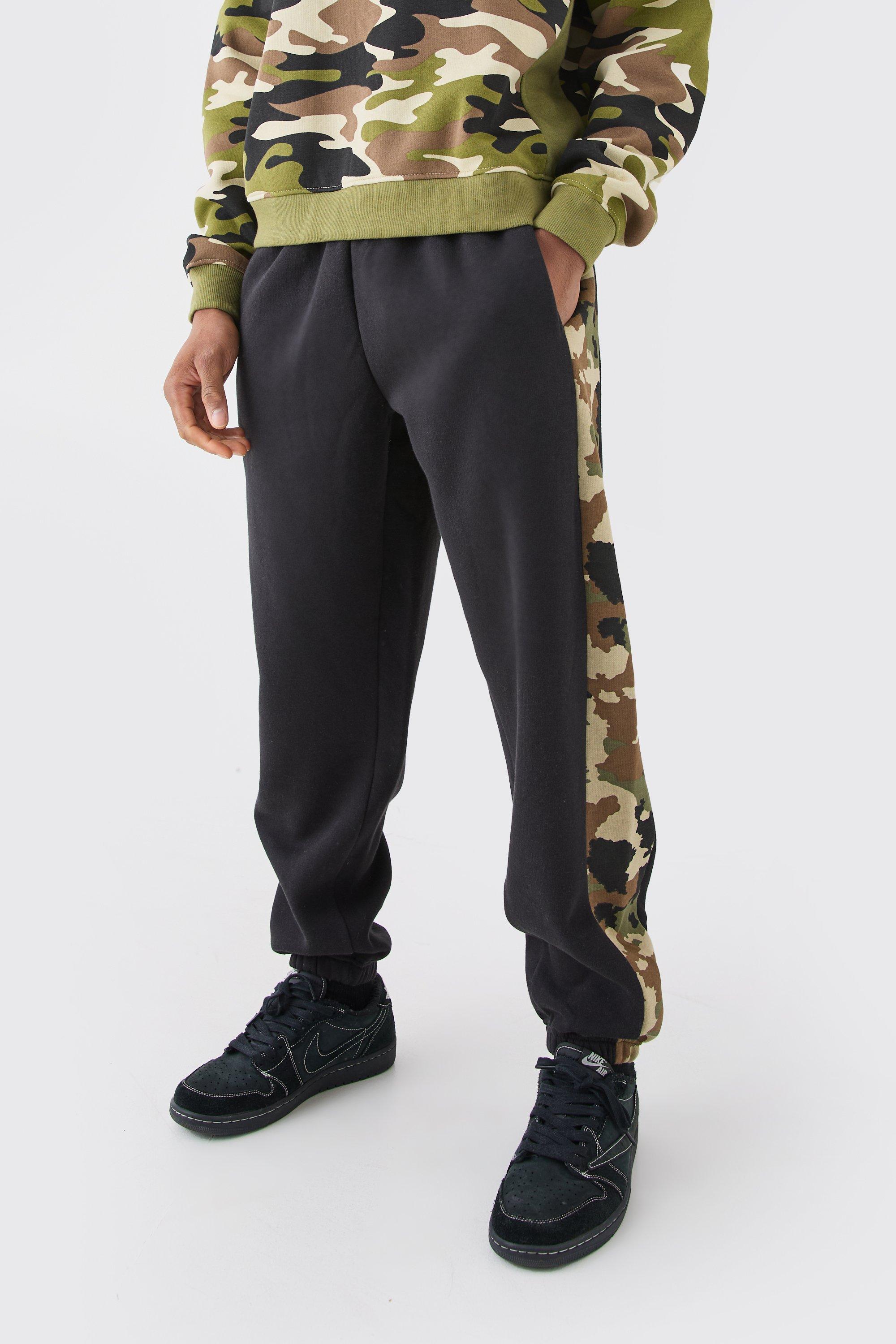 Image of Pantaloni tuta oversize in fantasia militare con pannelli laterali, Nero