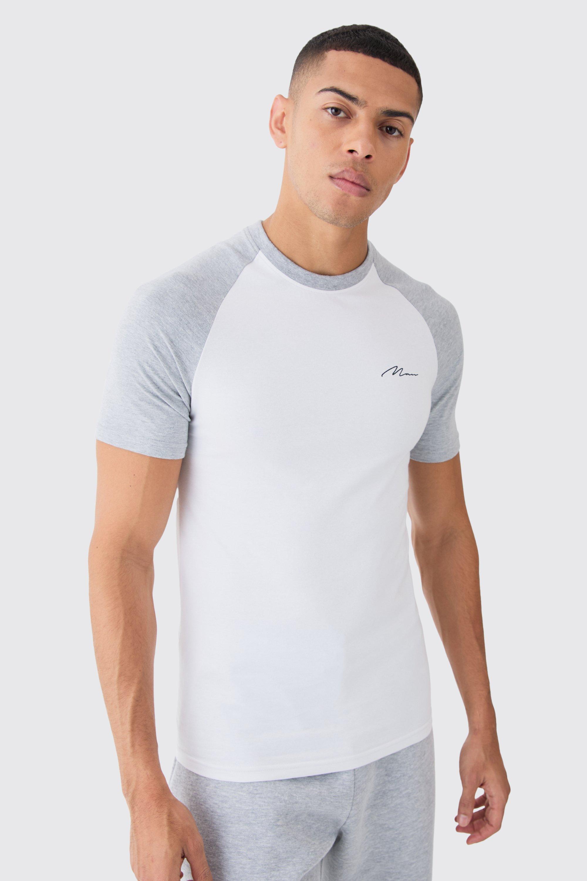 Image of T-shirt attillata con firma Man e maniche raglan, Bianco