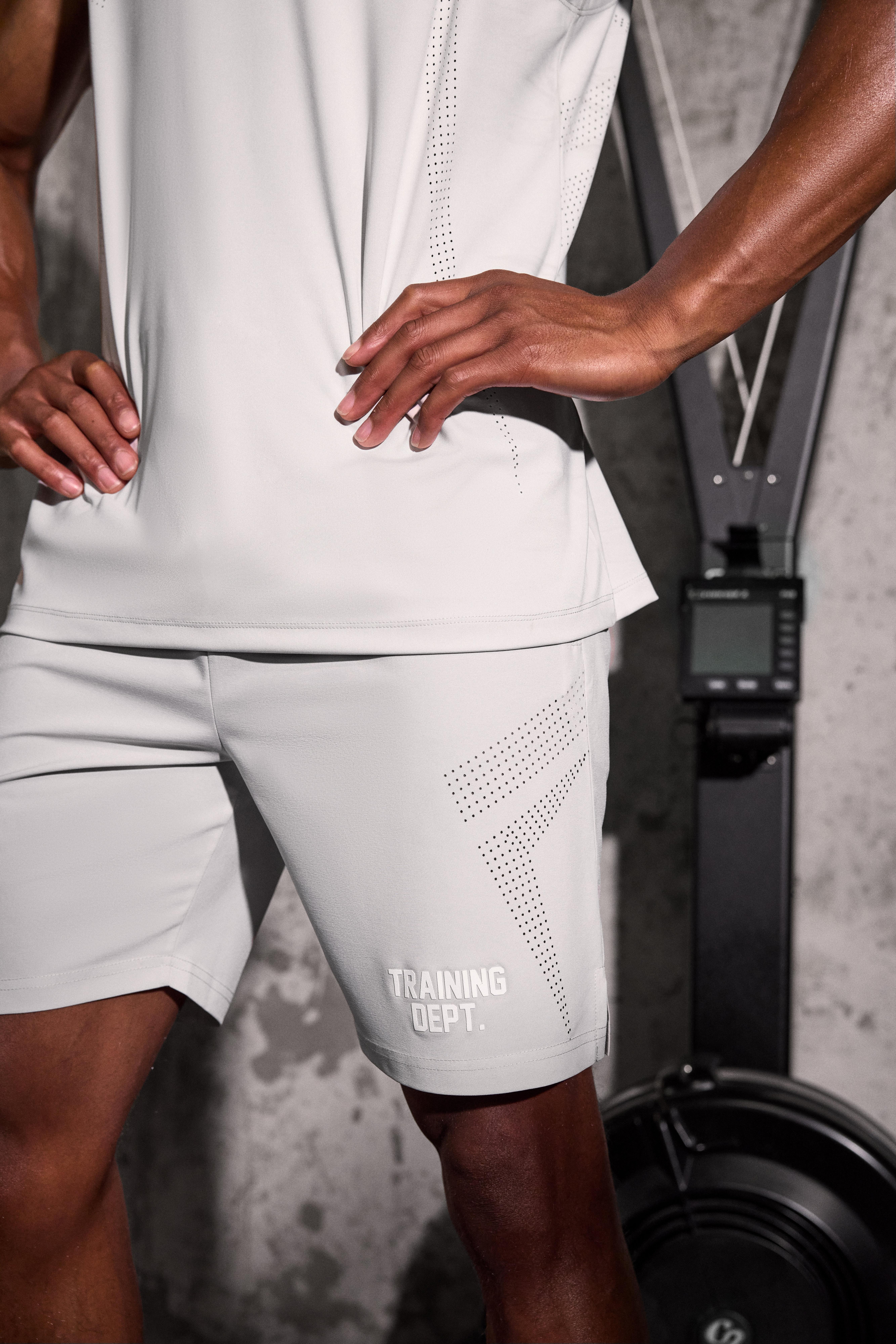 Image of Active Training Dept Perforated Stretch Woven 7inch Short, Grigio